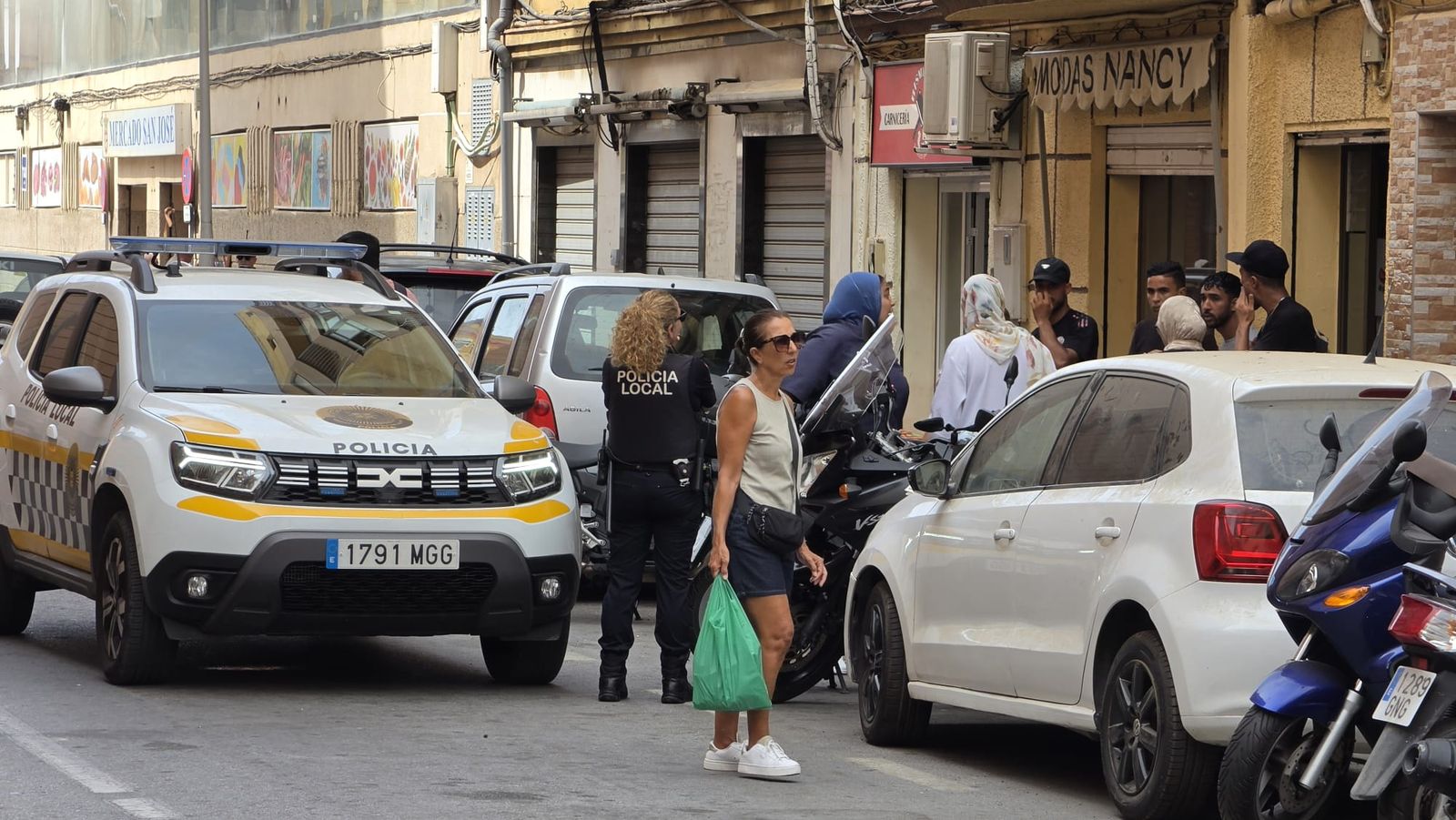 La Policía Local evita una pelea a puñaladas por una barra de pan en Hadú
