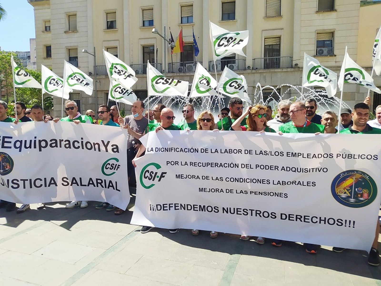 CSIF y JUSAPOL se concentran en la Plaza de los Reyes / REDUAN