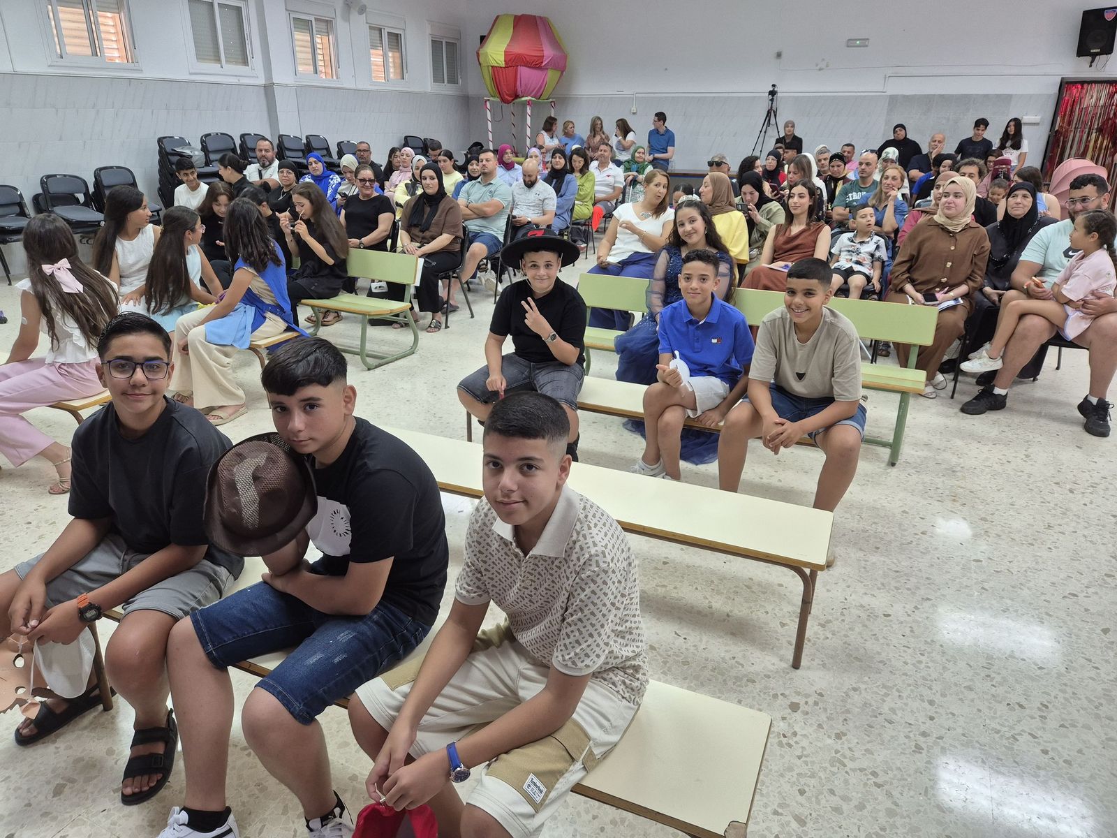 Los alumnos del "Juan Carlos I" comparten su fiesta de graduación