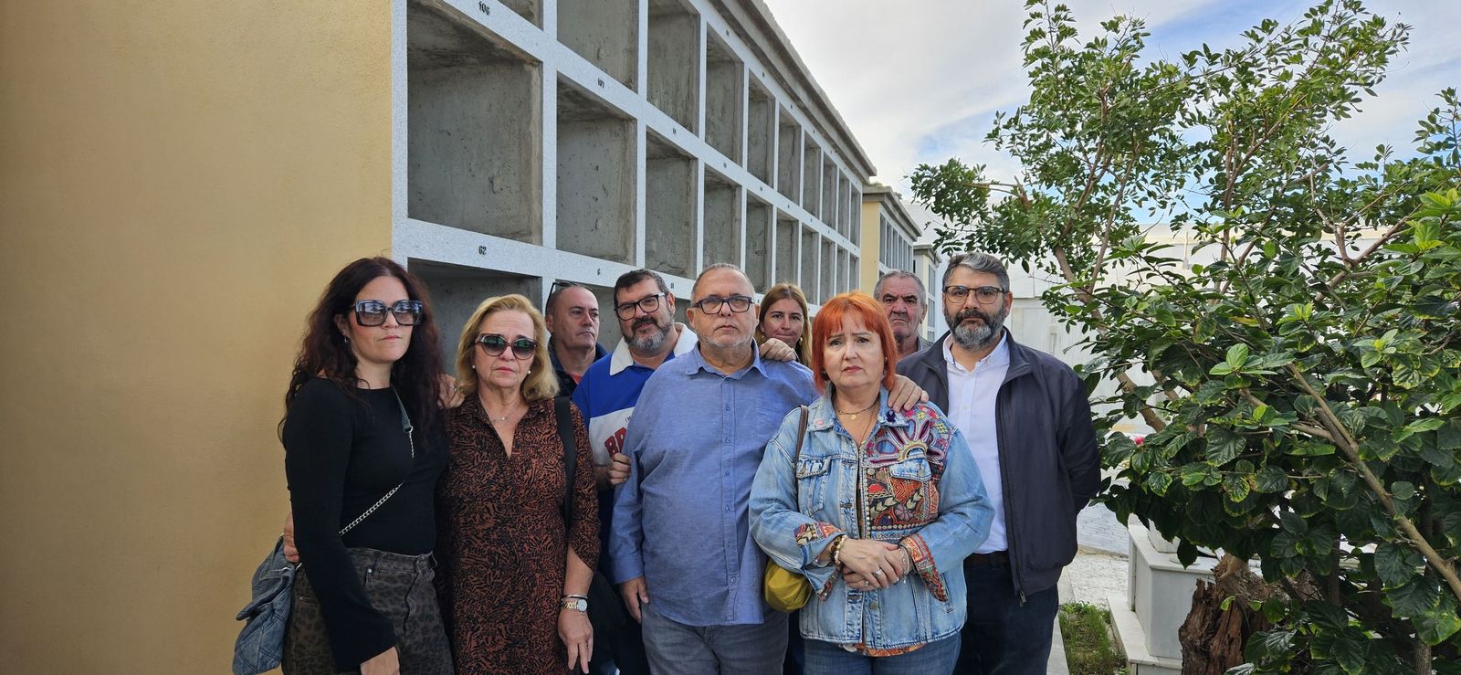 Foto de familia tras el homenaje a Juan Carlos Pérez