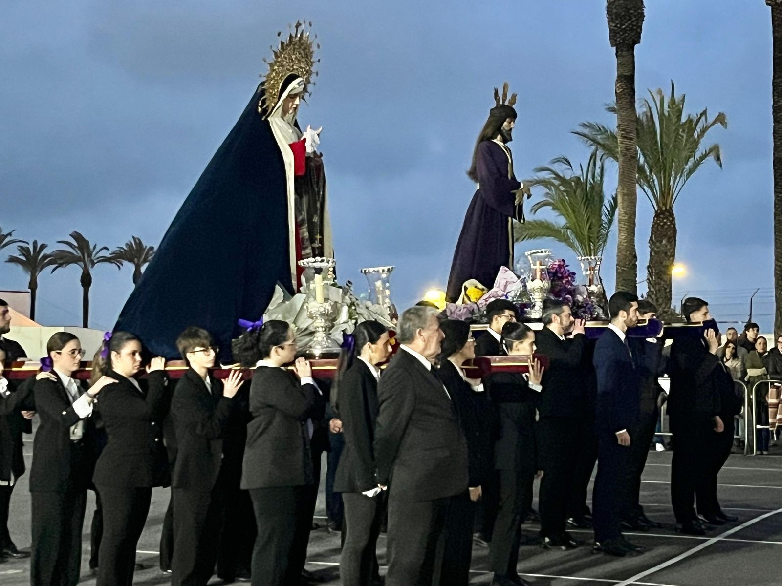 Así está siendo el traslado del Medinaceli y su Madre desde la barriada del Príncipe