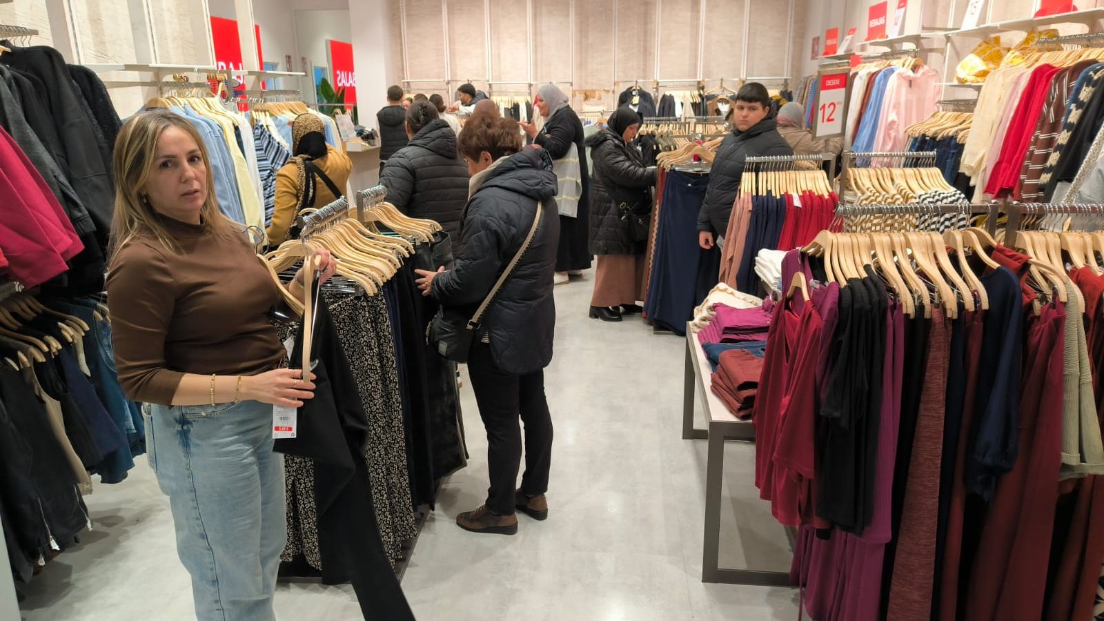 Las rebajas toman Parques de Ceuta en una intensa jornada tras Reyes