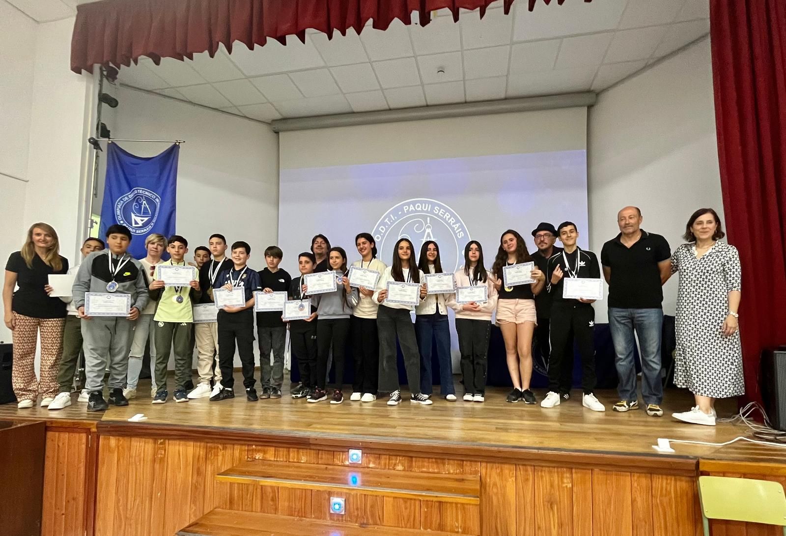 El IES Camoens acoge unas Olimpiadas de Dibujo Técnico con el legado de Paqui Serráis