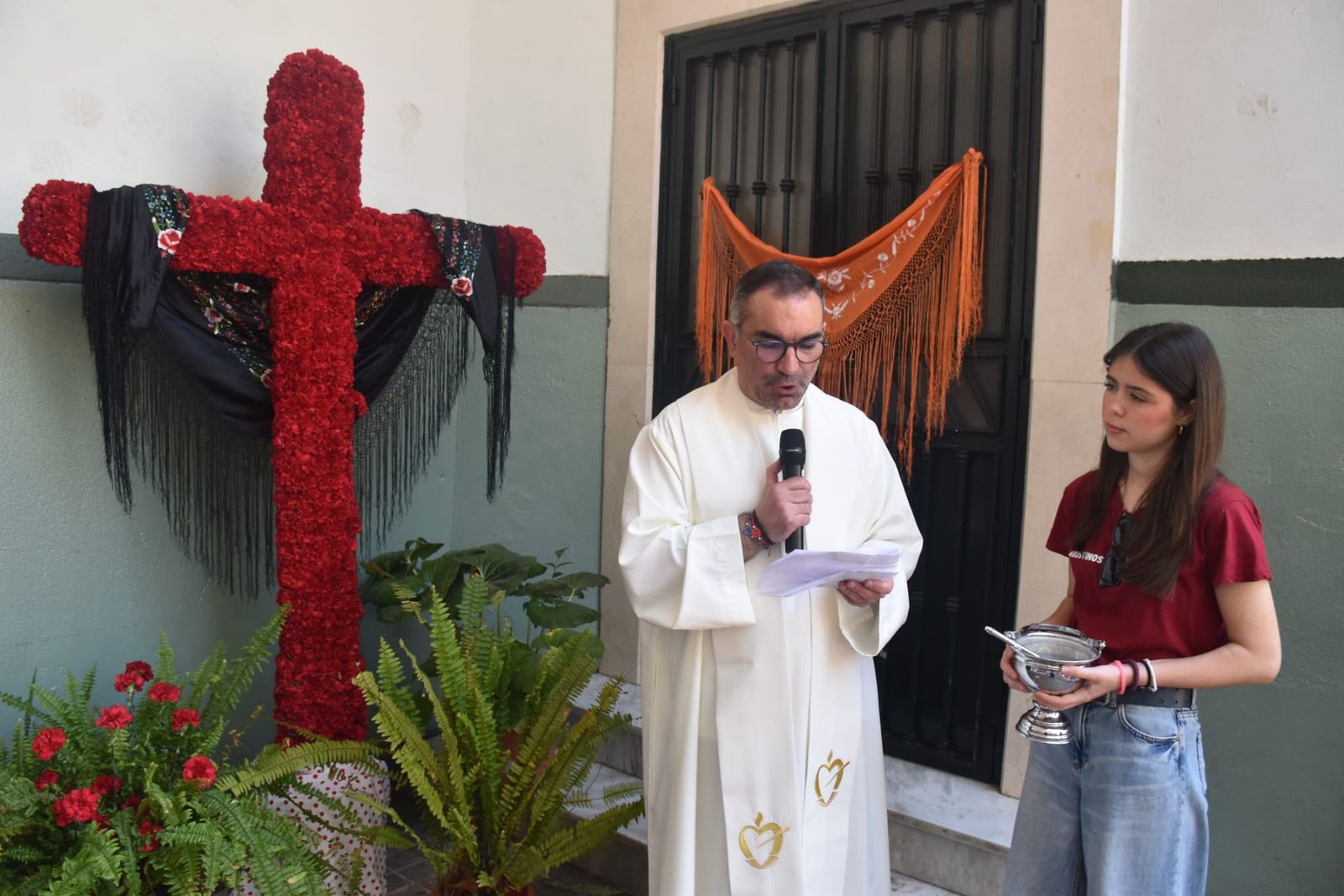 El Colegio de San Agustín disfruta de una feliz jornada solidaria con su Cruz de Mayo