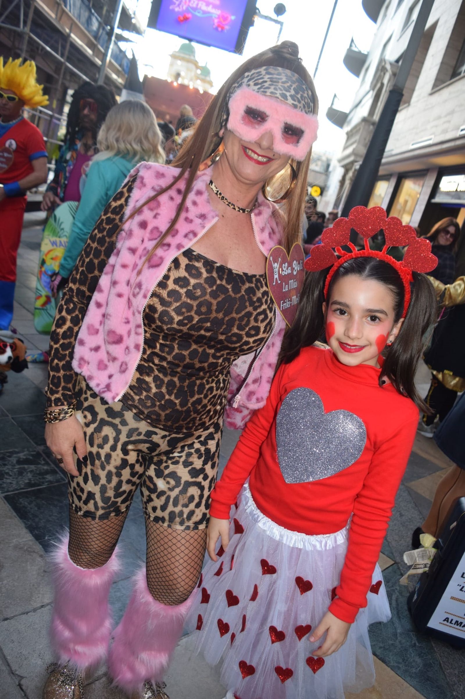 Los Popi enamoran a Ceuta con un pasacalles destinado a la búsqueda de su “media caballa”