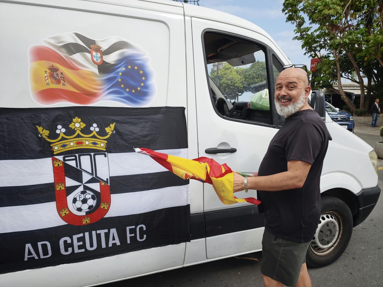 Cientos de motoristas se manifiestan por las calles de Ceuta
