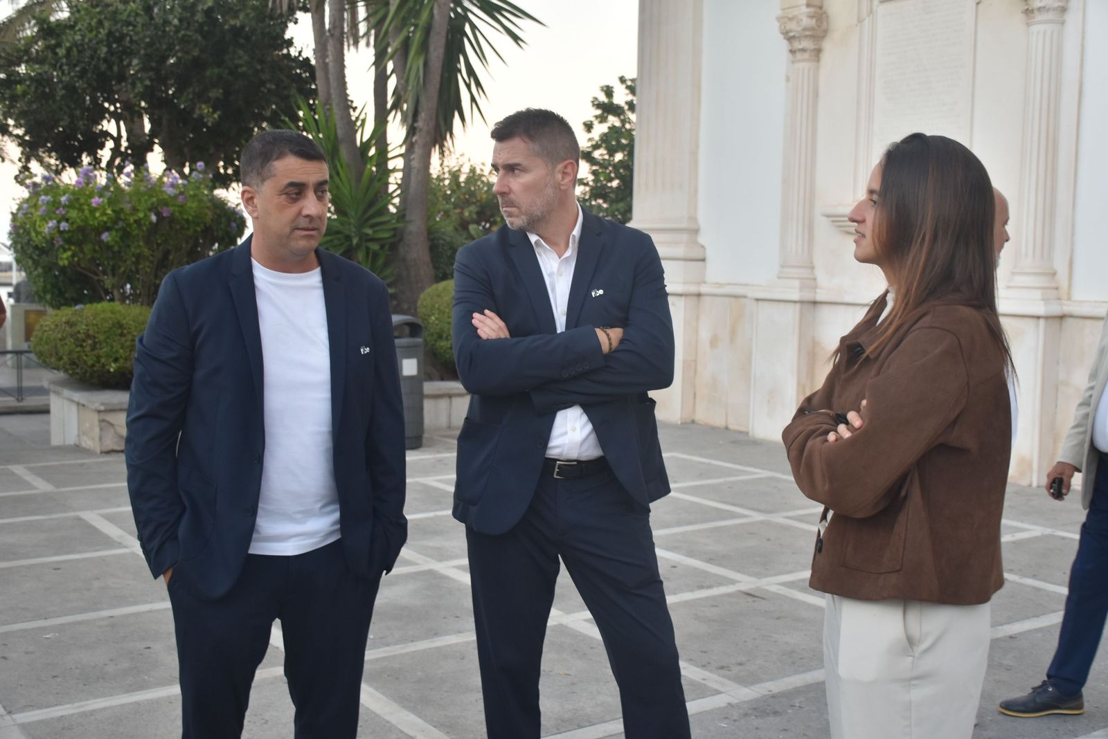 Ofrenda a la patrona y plegaria en Sidi Embarek