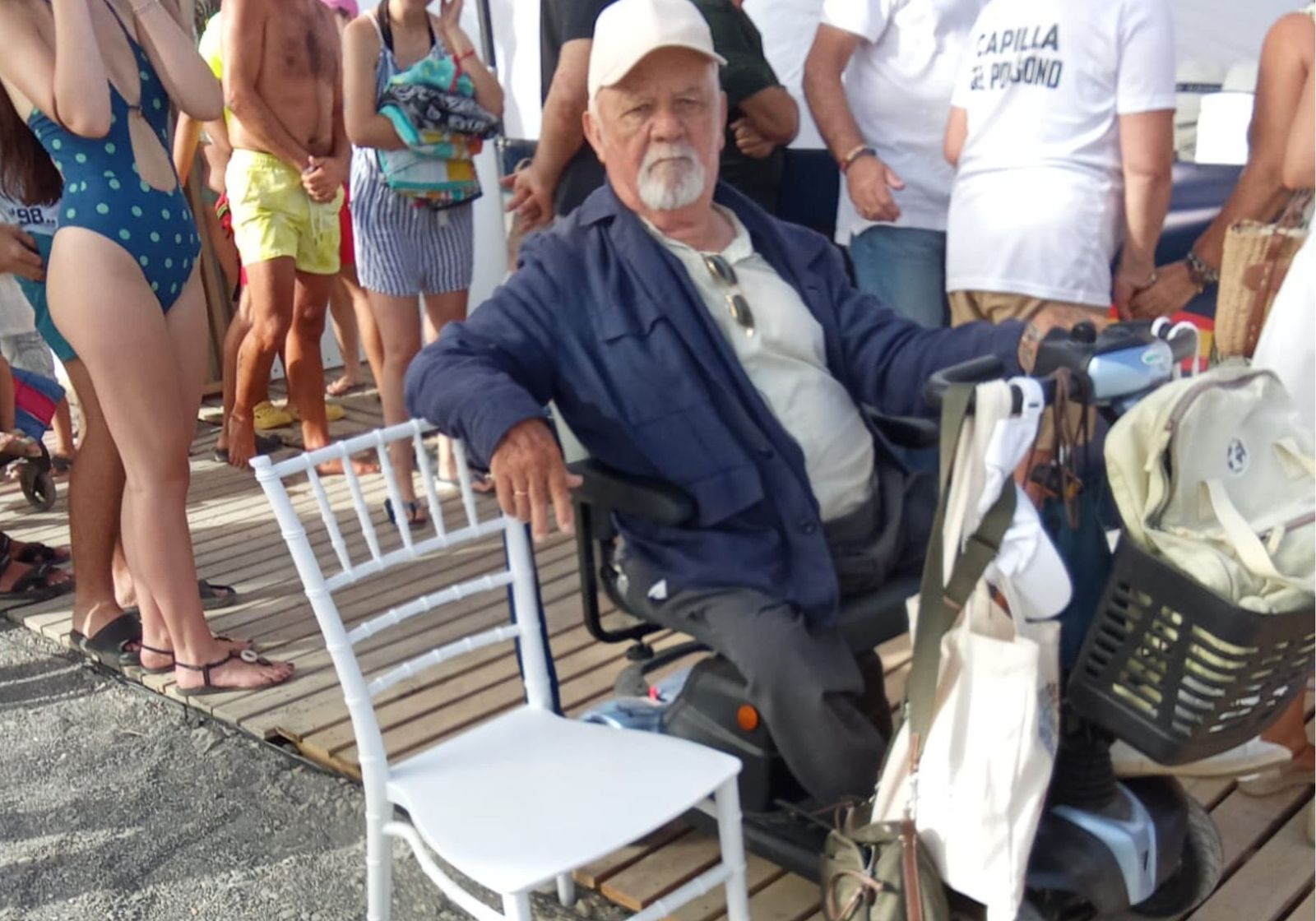 Ricardo Teresa en la playa de la Almadraba el pasado jueves