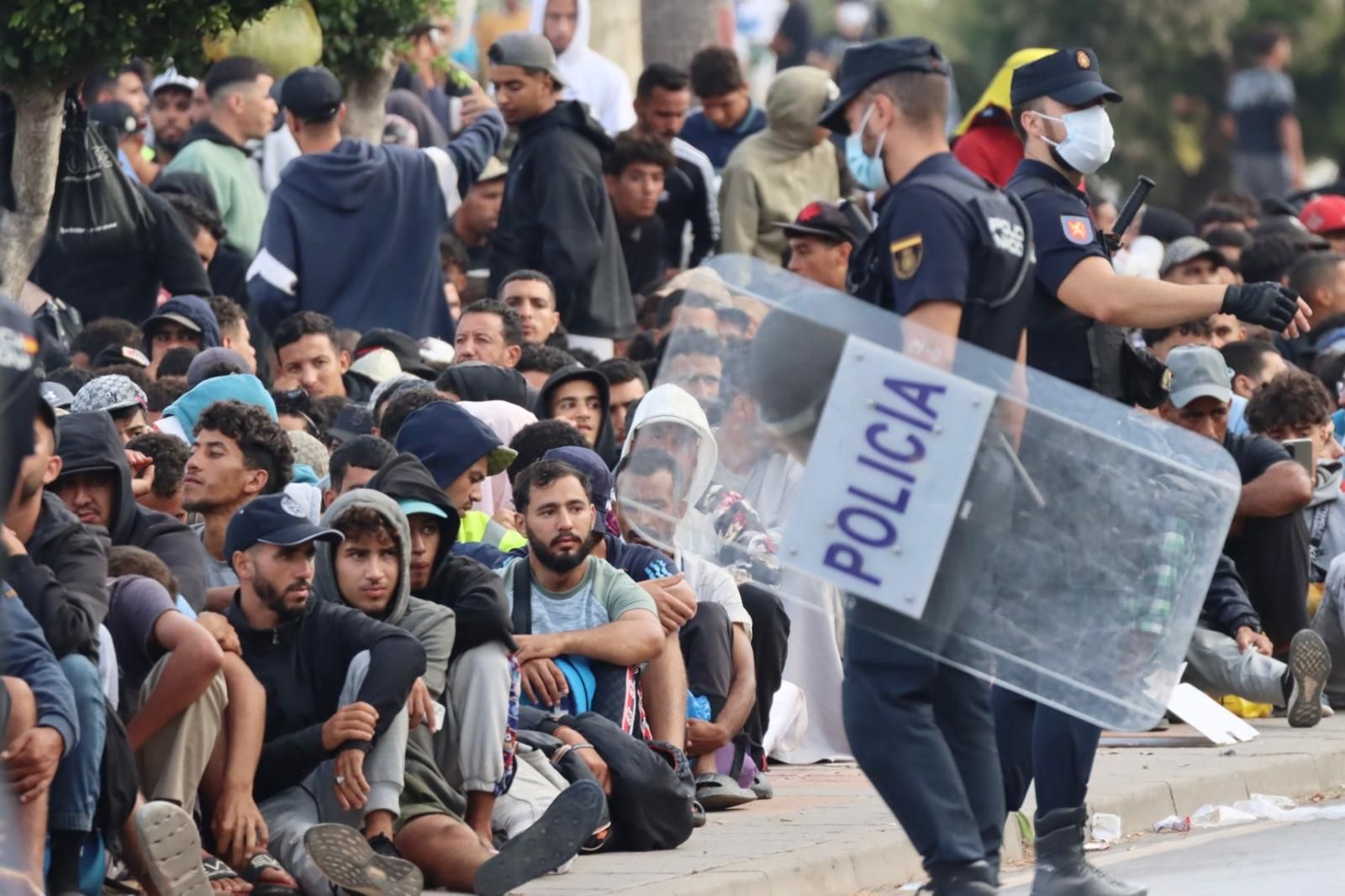 La Policía controla a migrantes que intentaron entrar a la fuerza en el recurso de acogida de Loma Colmenar