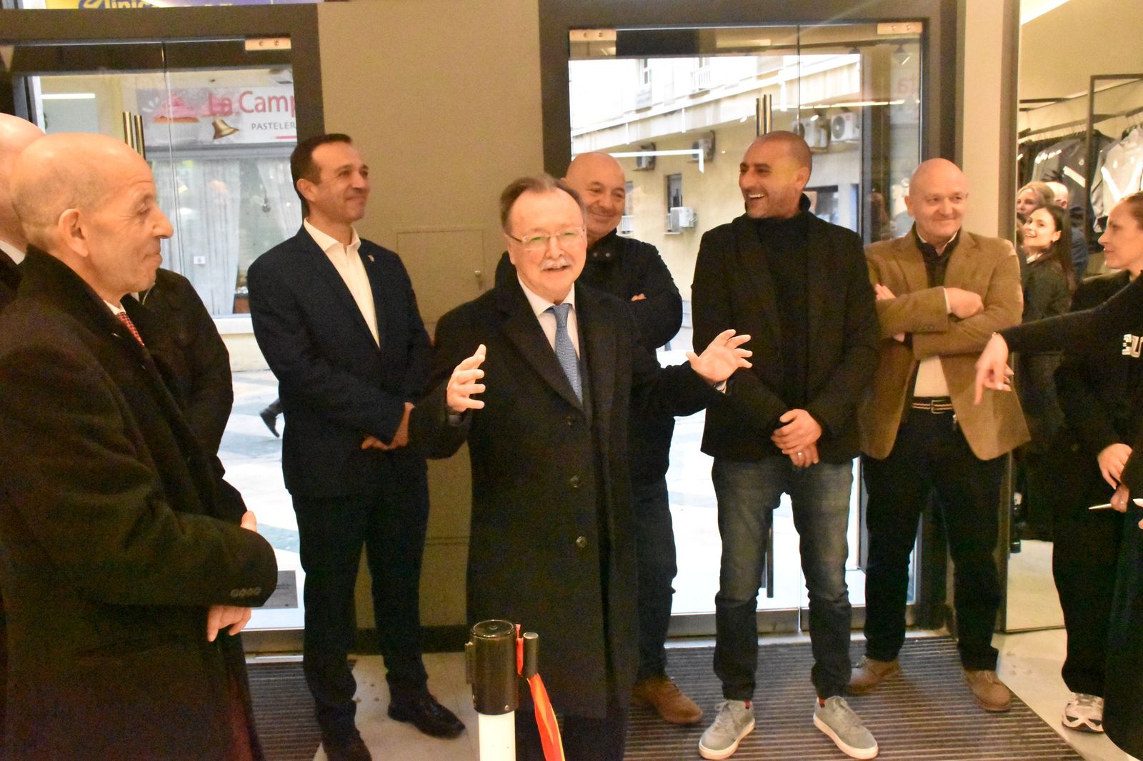El presidente Vivas en la tienda del Ceuta