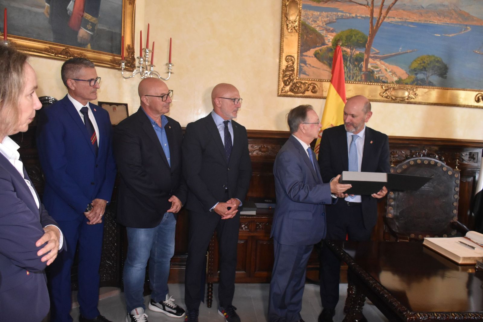 Ceuta, la primera ciudad que acoge la gira del trofeo de la Copa del Mundo