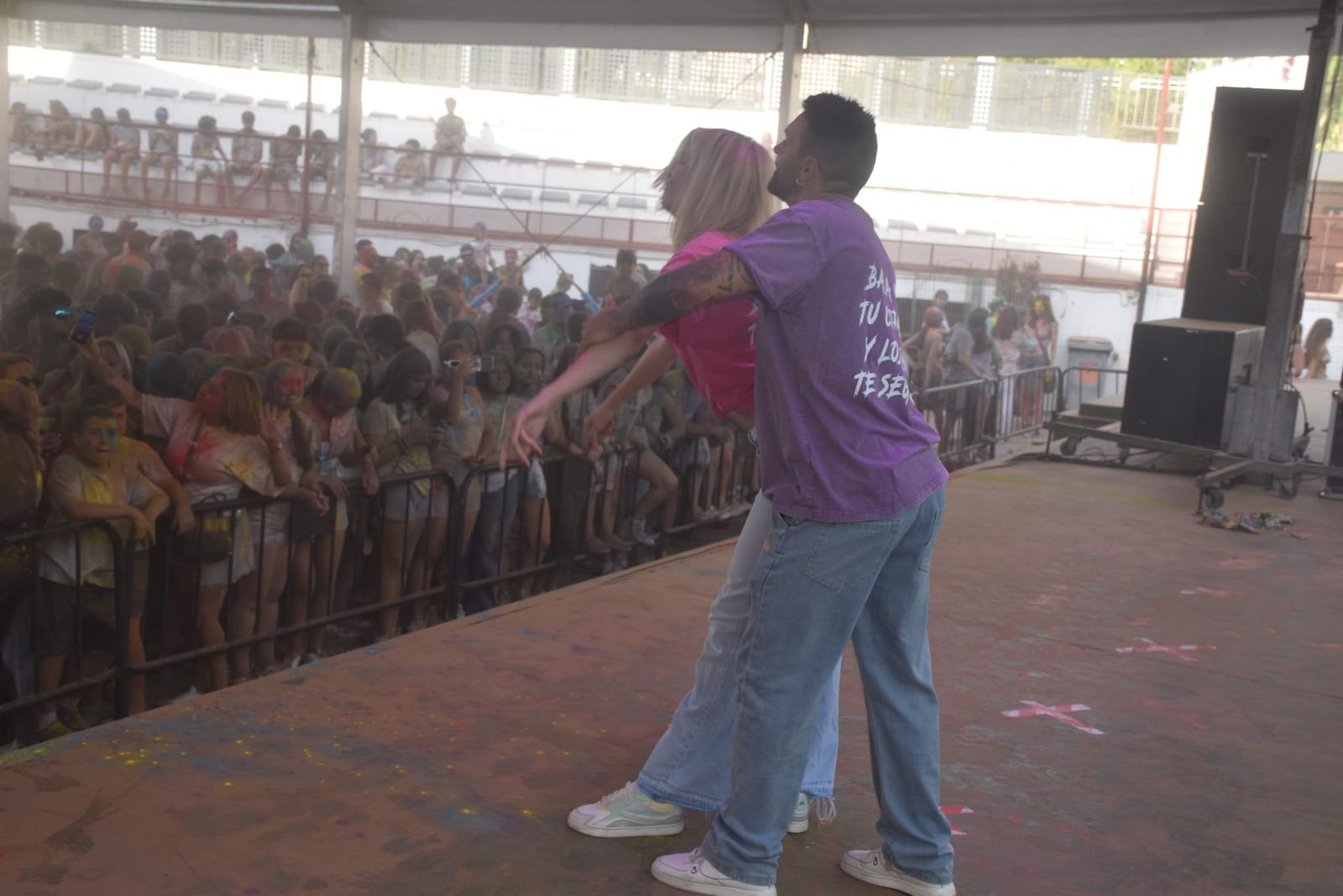El Holi vuelve a teñir Ceuta de color por la solidaridad y el amor