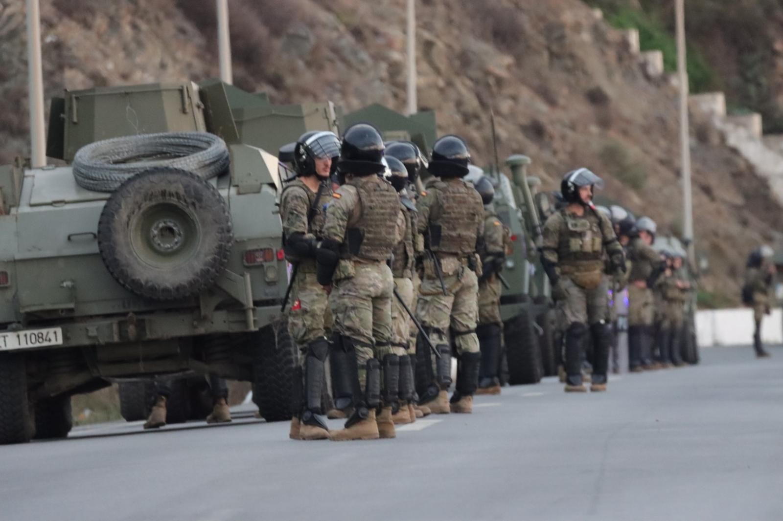La Policía Nacional inicia el desalojo del Guano, último gran asentamiento ilegal de inmigrantes de Ceuta