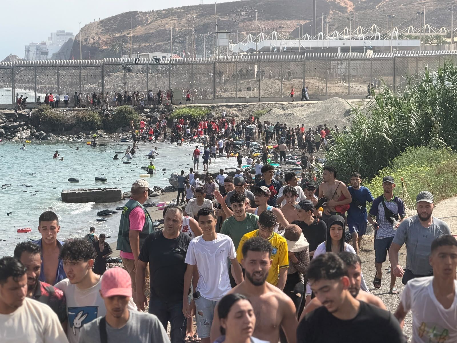 Imagen de la entrada masiva de la mañana del jueves por la frontera.