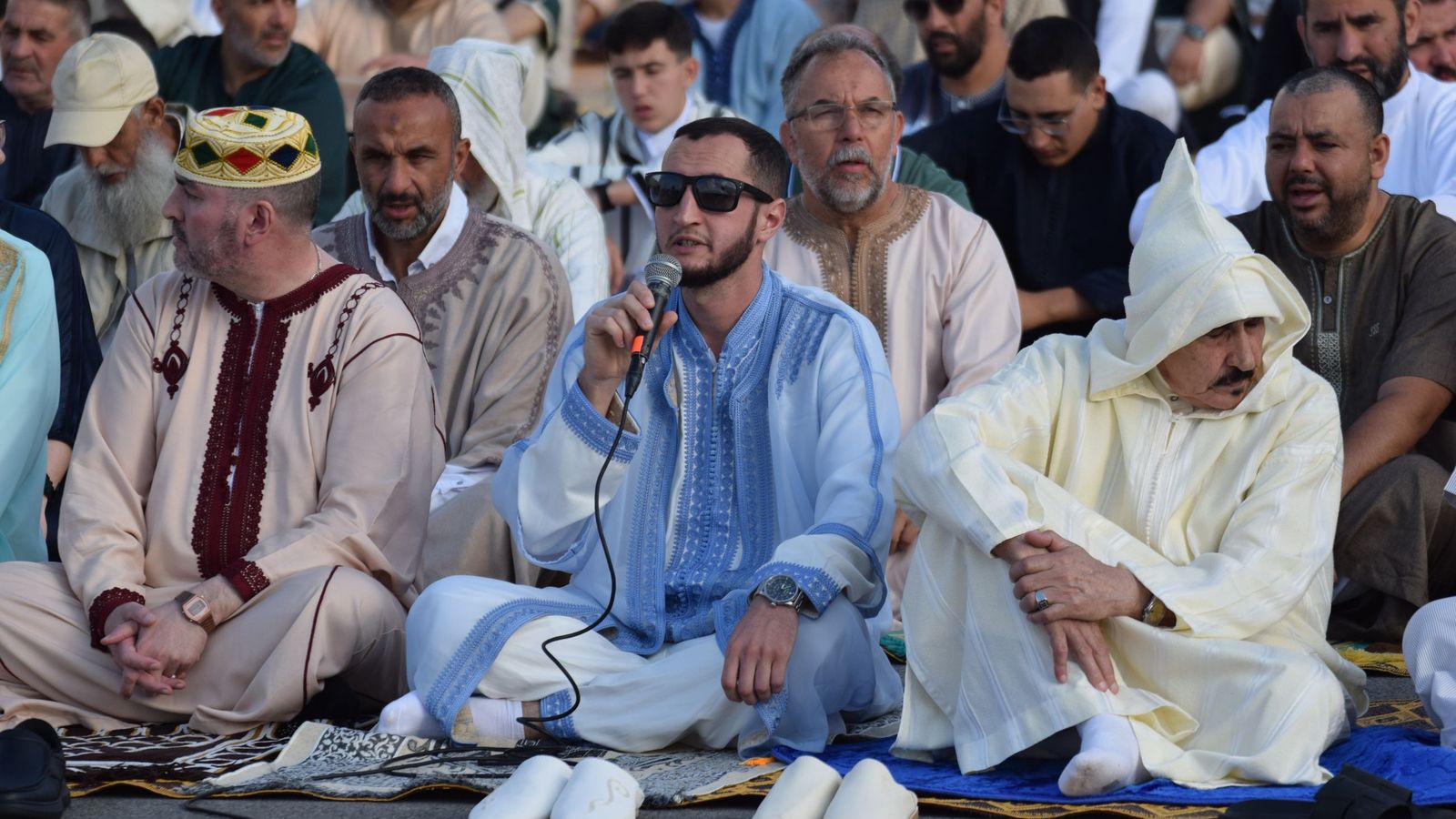 Los musulmanes de Ceuta abrazan la tradicional Musal-la que marca el inicio del Eid al Adha