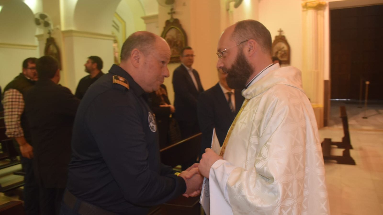 Sola durante la celebración de la Misa en Acción de Gracias