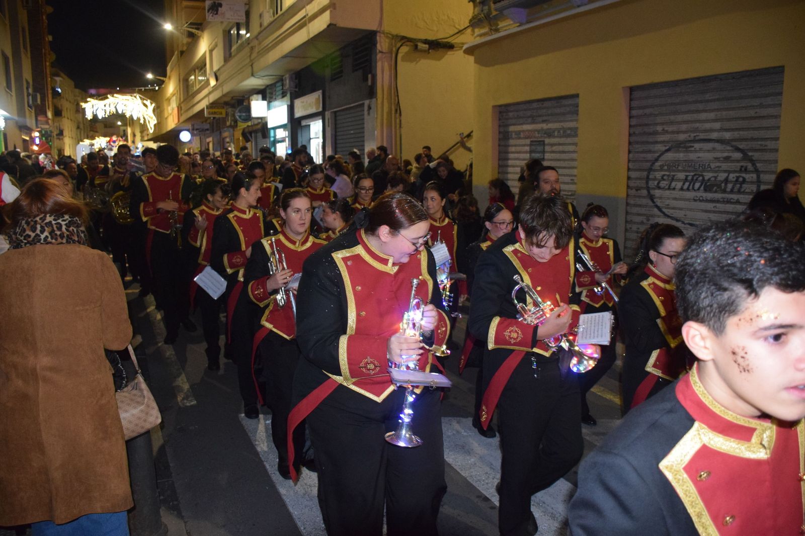 Los ceutíes se emocionan con la llegada de los Reyes Magos