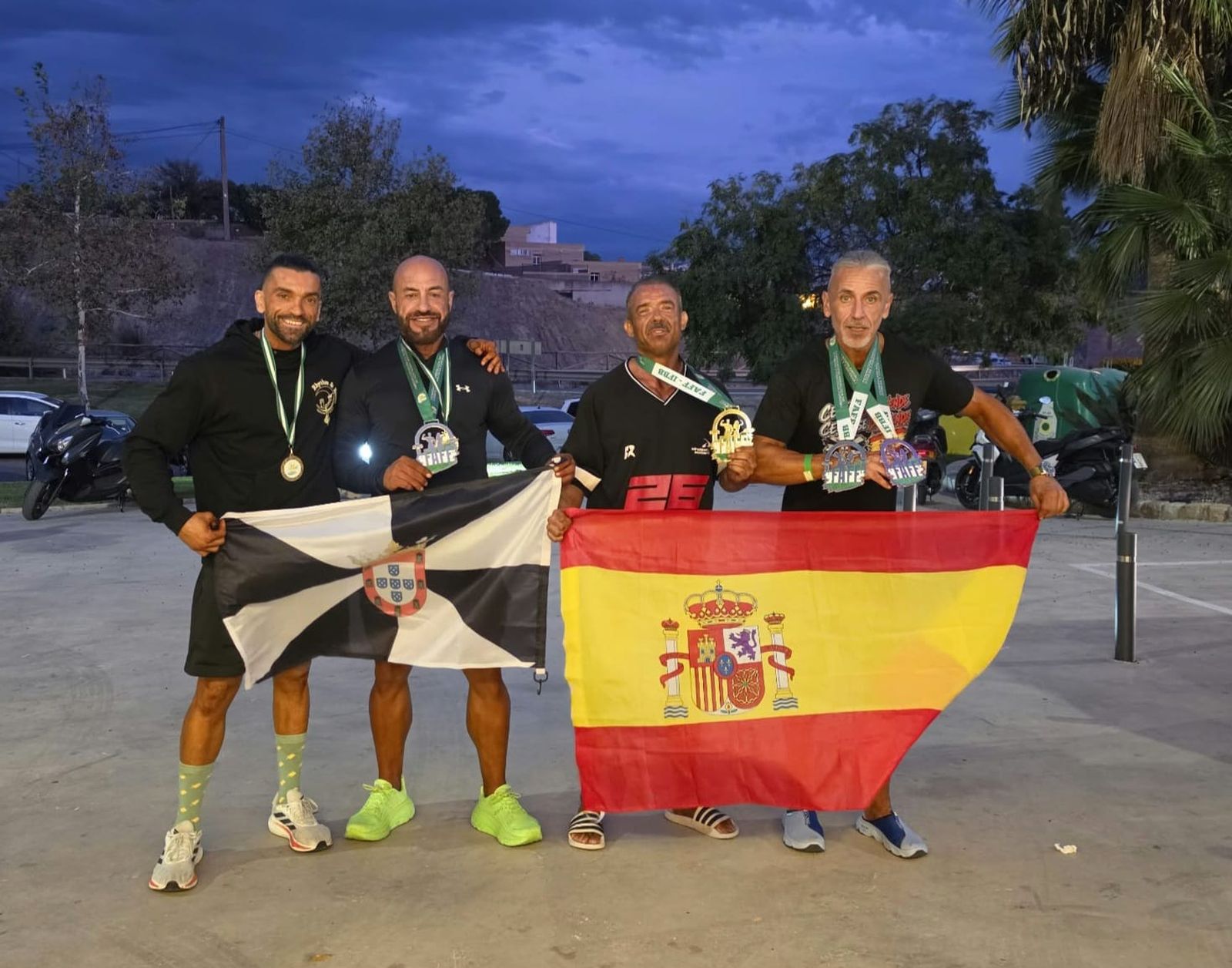Miguel Vázquez y el resto del equipo ceutí, en el Open Nacional de Navalmoral de la Mata