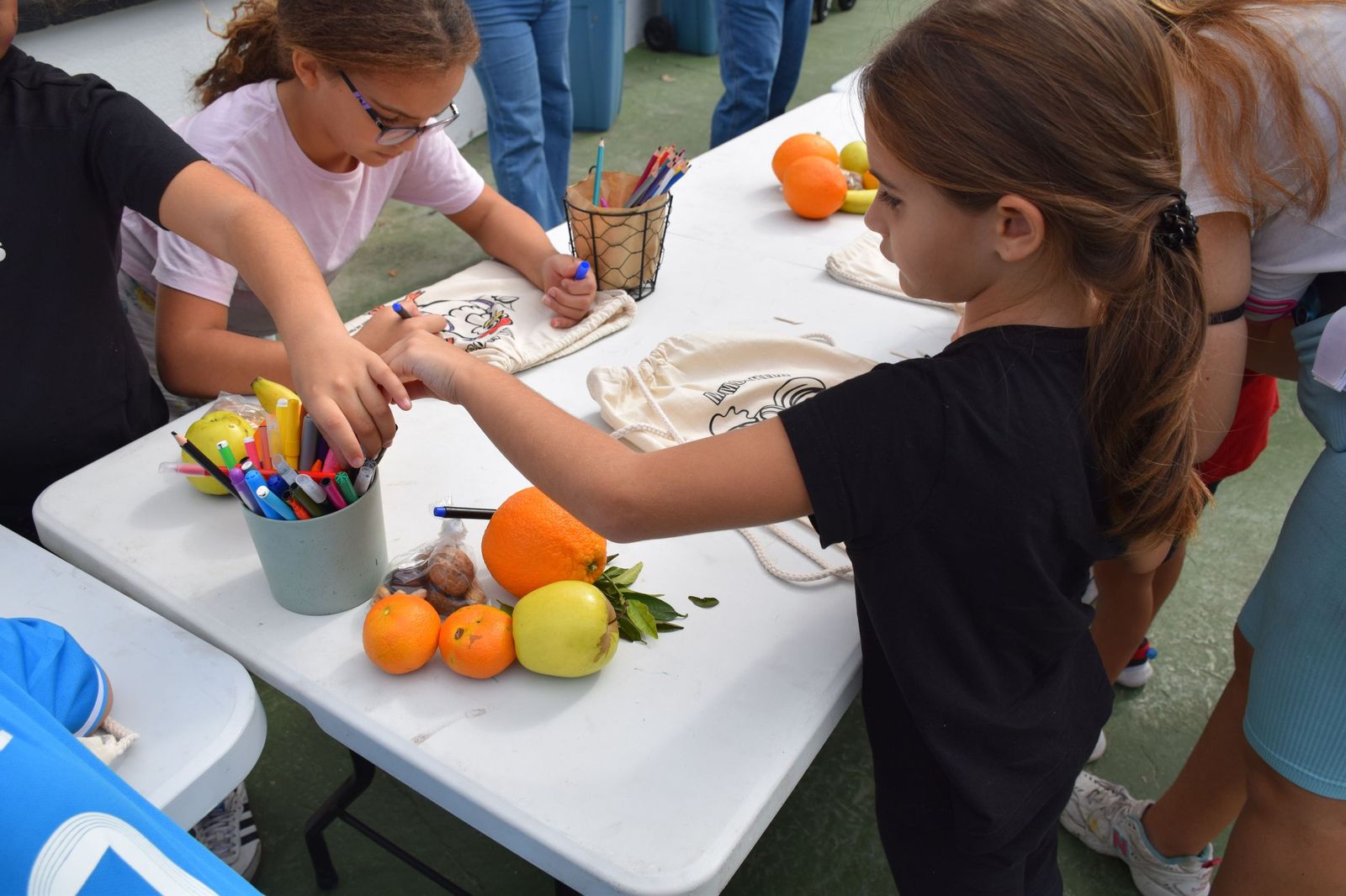 Ceuta celebra un Día de la Mochila multitudinario bajo un ambiente festivo y familiar Ceuta celebra un Día de la Mochila multitudinario bajo un ambiente festivo y familiar