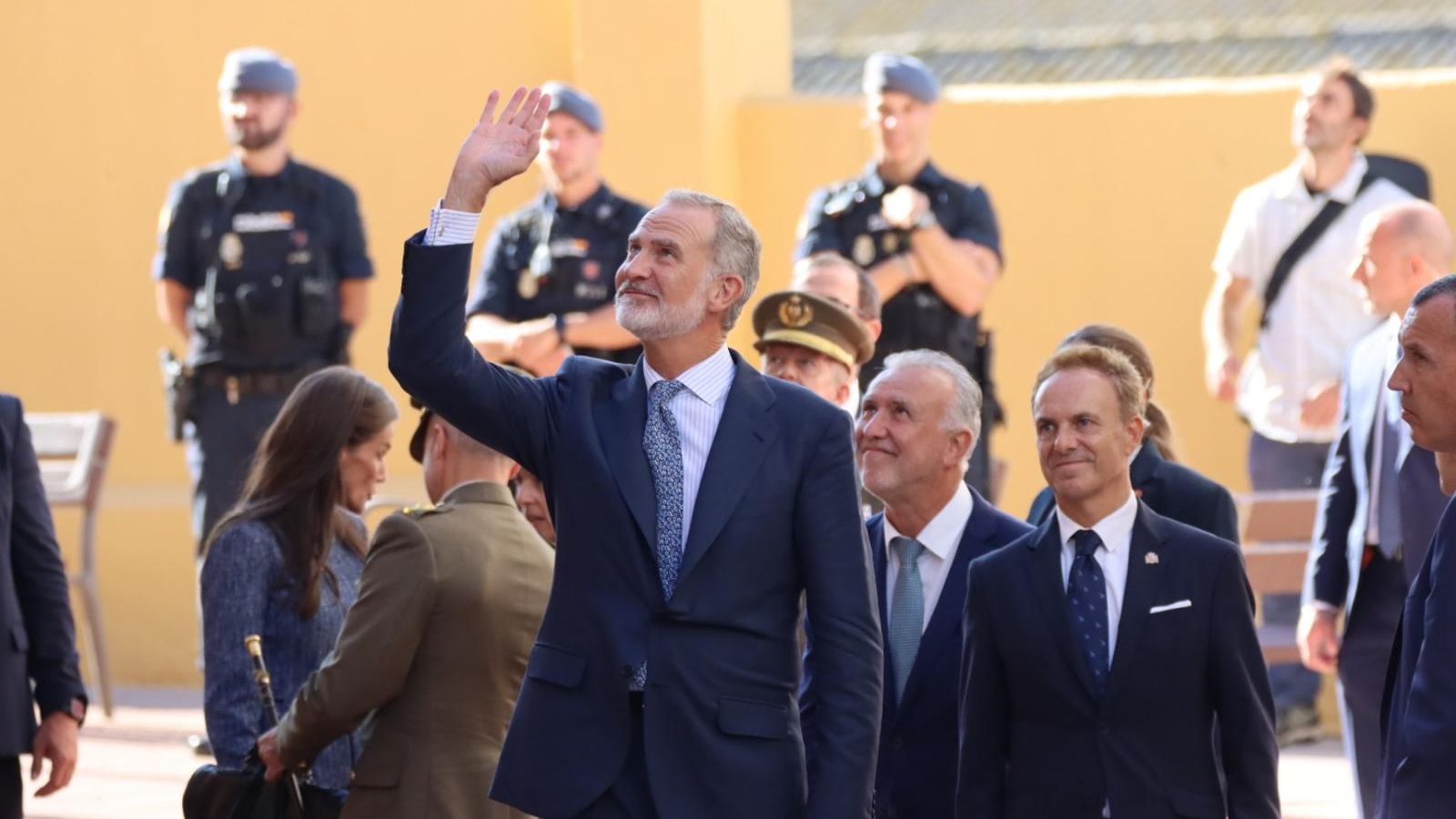 Los Reyes de España mostraron su cercanía con los vecinos de Manzanera
