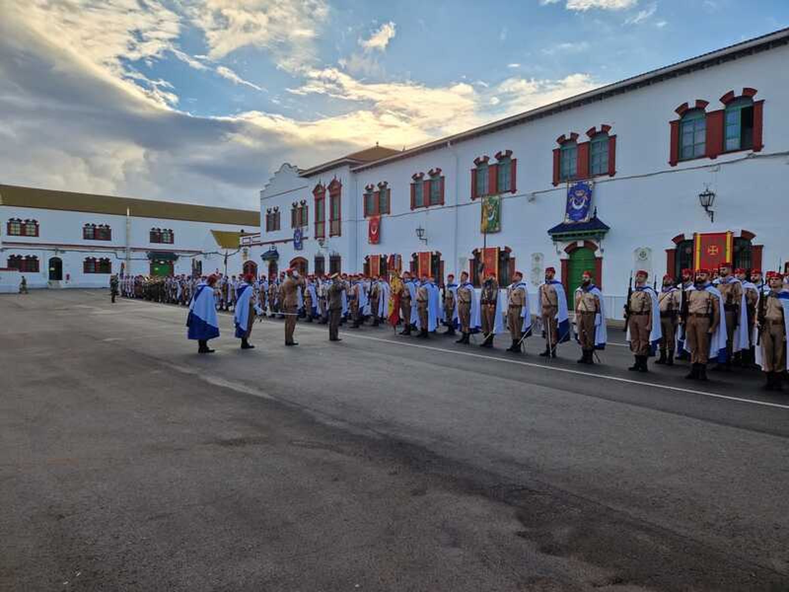 7393_1revista-de-la-fuerza-por-el-comandante-general-de-ceuta-saludo-a-la-bandera-del-grc-54