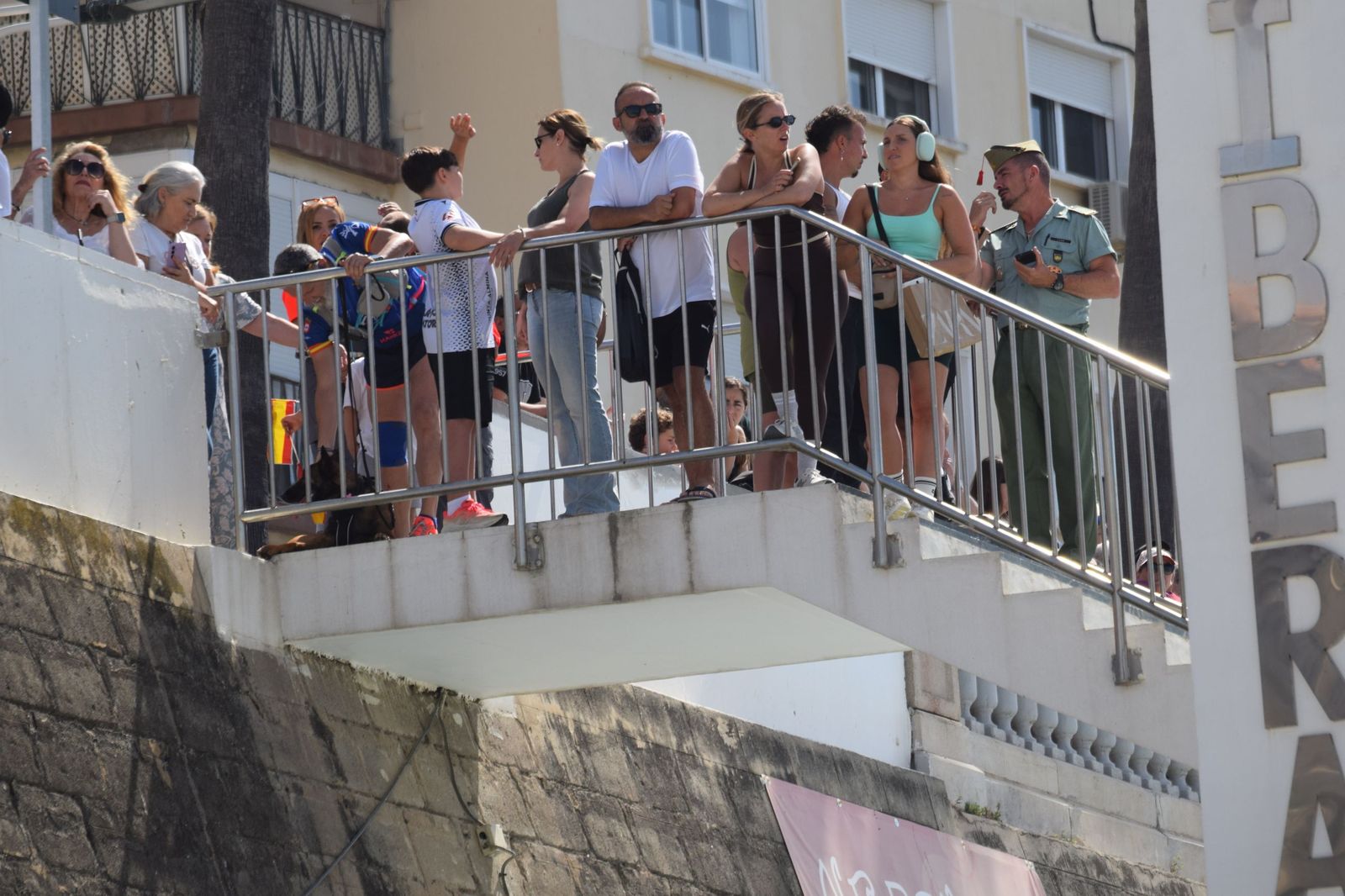 FOTOGALERÍA | Ceuta mira al cielo para celebrar a sus Fuerzas Armadas