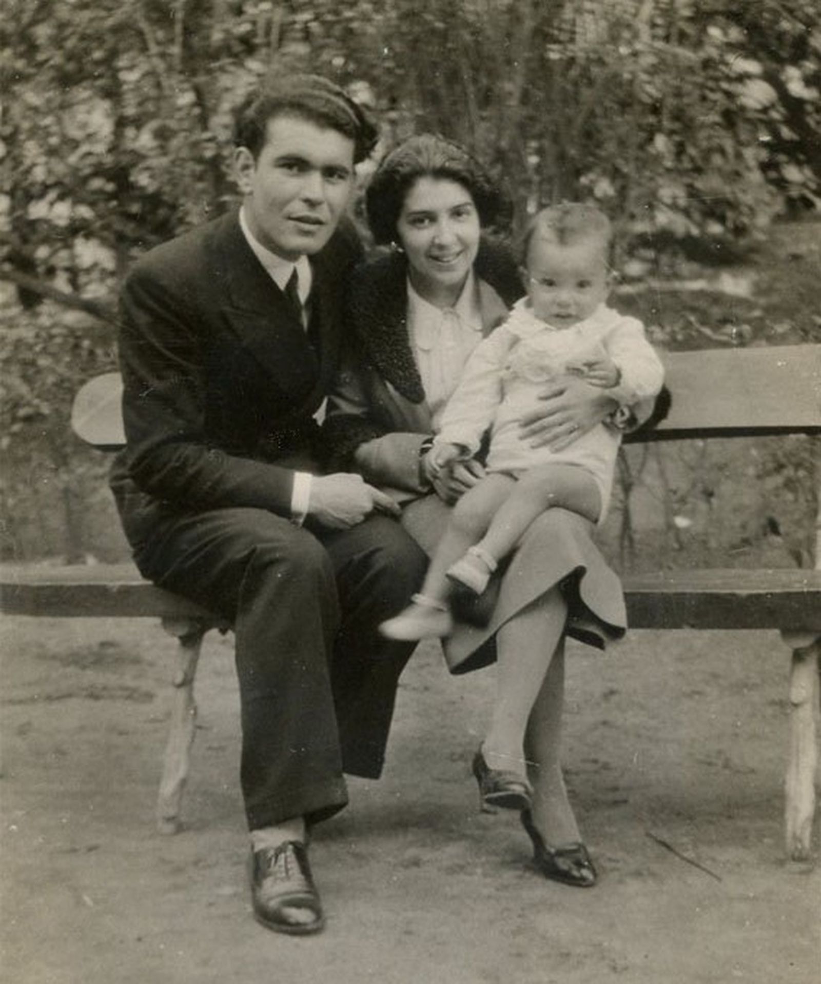 El doctor Santiago Araujo posa junto a su familia. / FOTO CEDIDA El doctor Santiago Araujo posa junto a su familia. / FOTO CEDIDA
