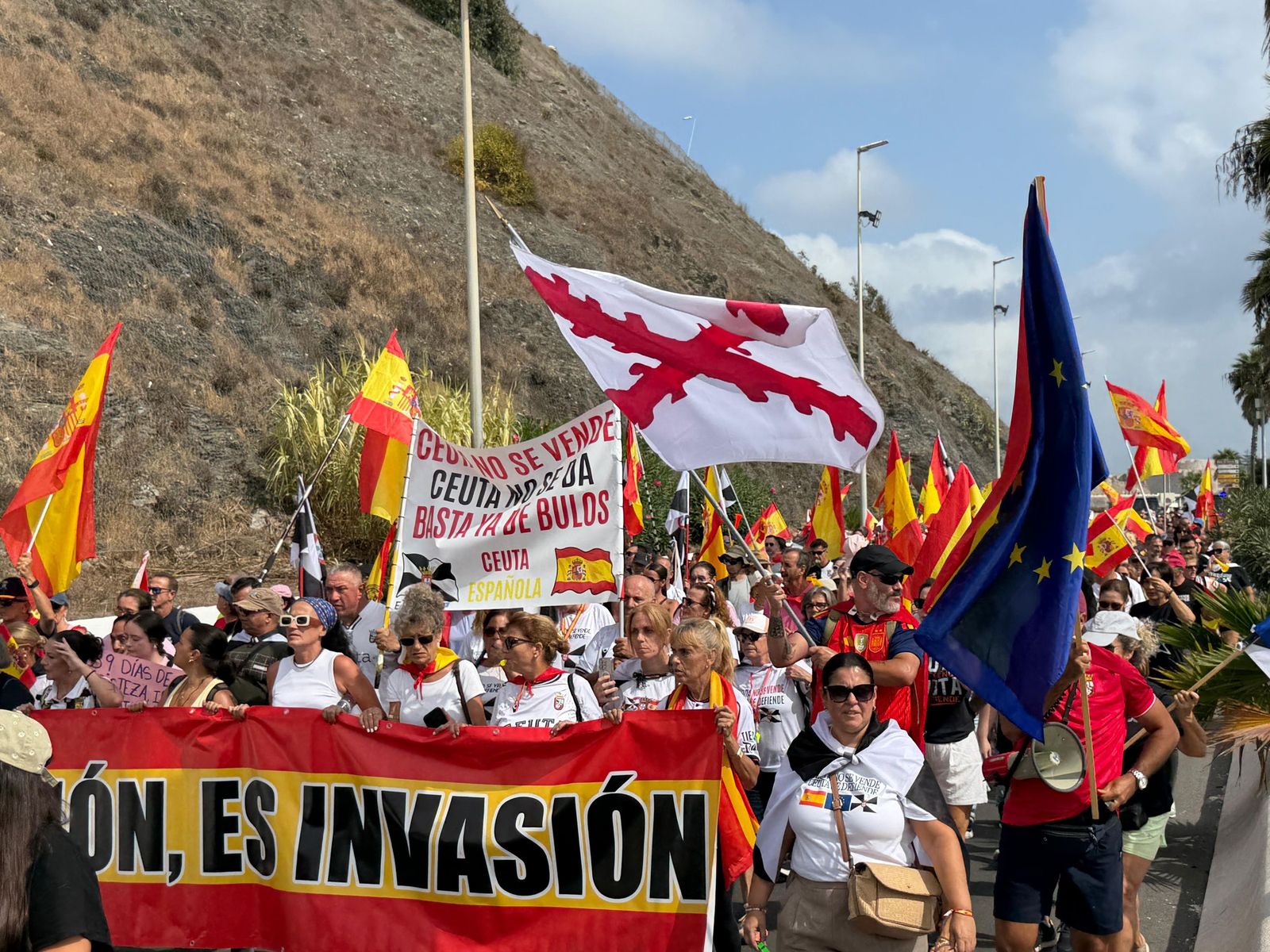 Ceuta vuelve a echarse a las calles para recordar que "Un caballa nunca se rinde"