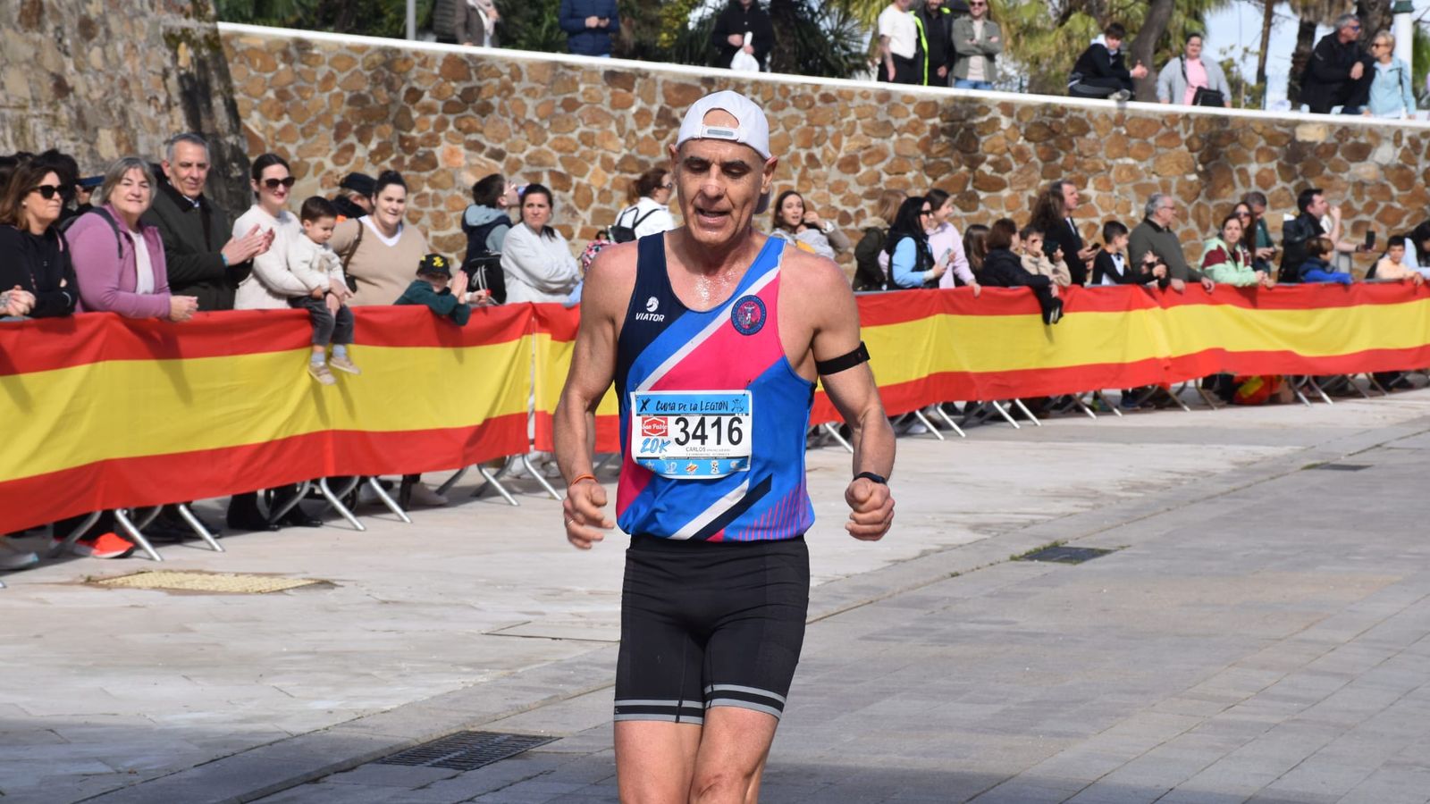 Fernando Colado, en tercer lugar, a su llegada a la meta