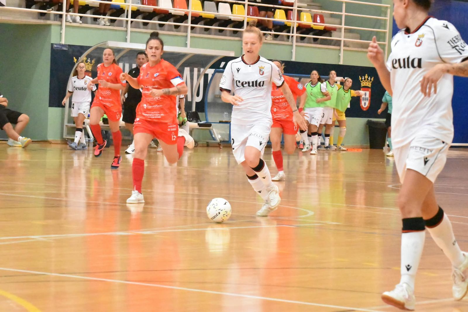 El Ceuta femenino deja escapar una merecida victoria en su debut en casa