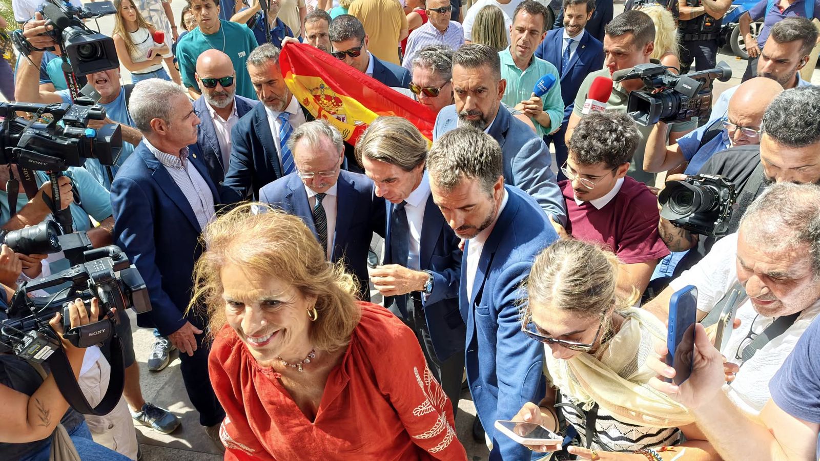Llegada de José María Aznar y Ana Botella al Palacio Autonómico