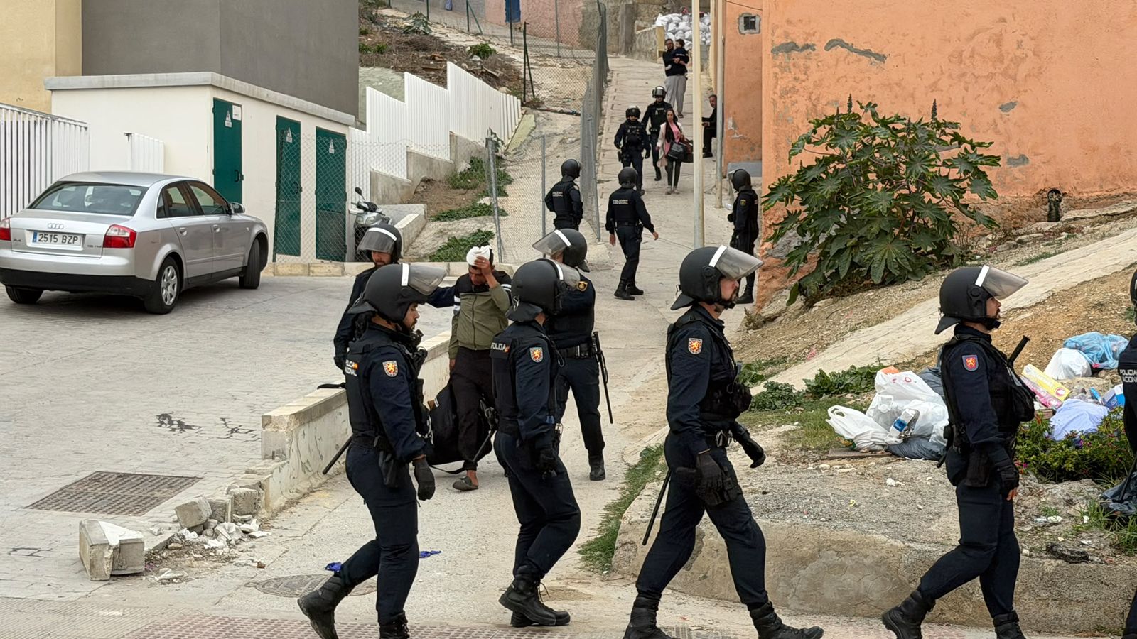 Nuevos controles policiales: continúa la búsqueda de migrantes en los barrios de Ceuta
