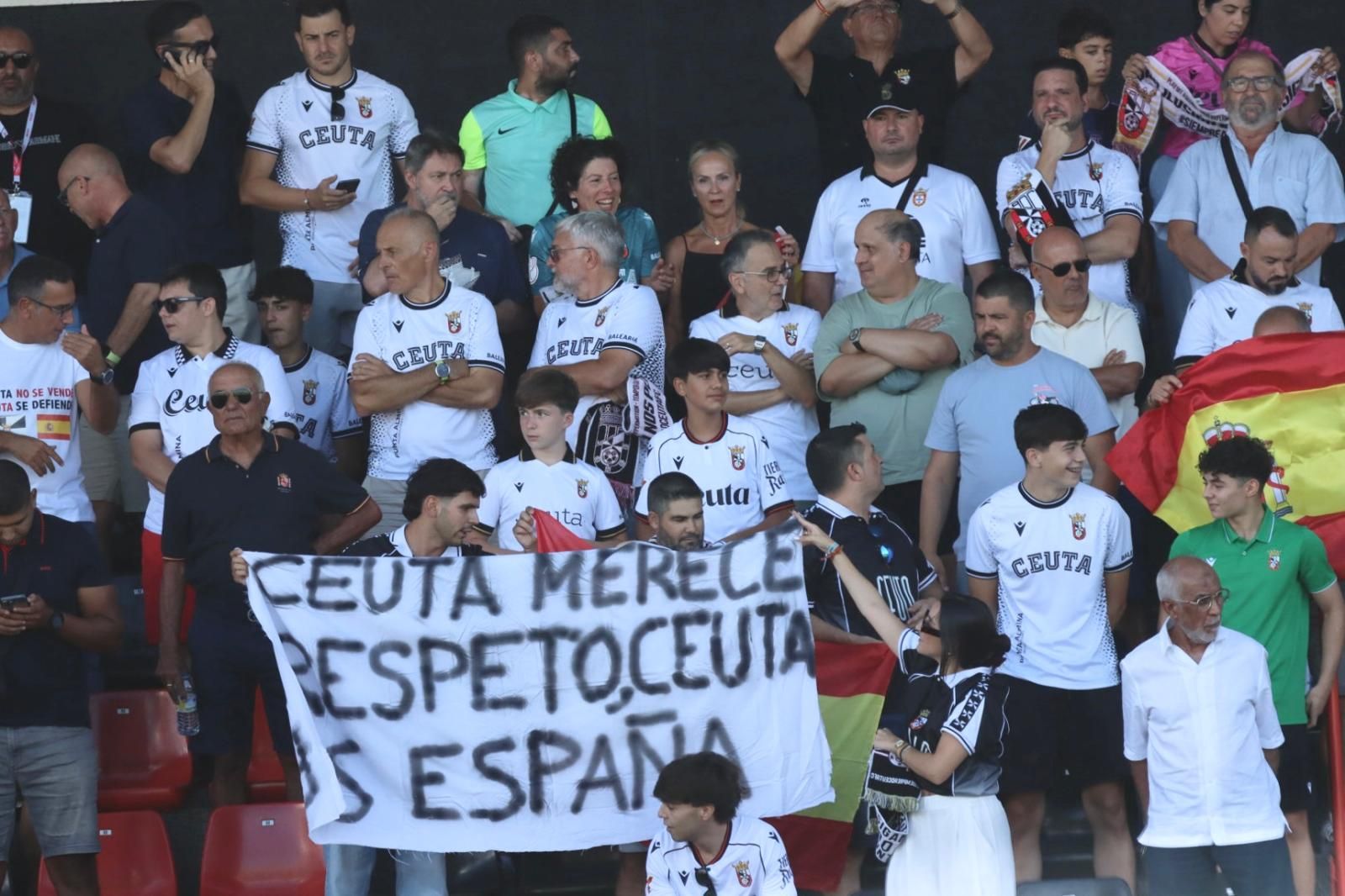Apoyo de la afición a Ceuta
