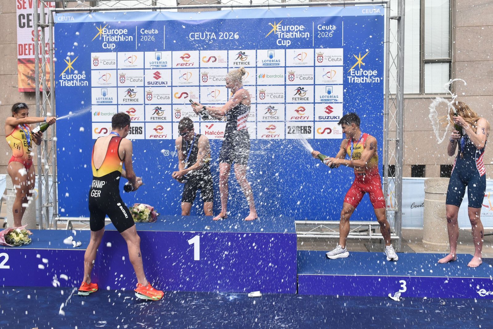 Entrega de trofeos de la Copa de Europa de Triatlón