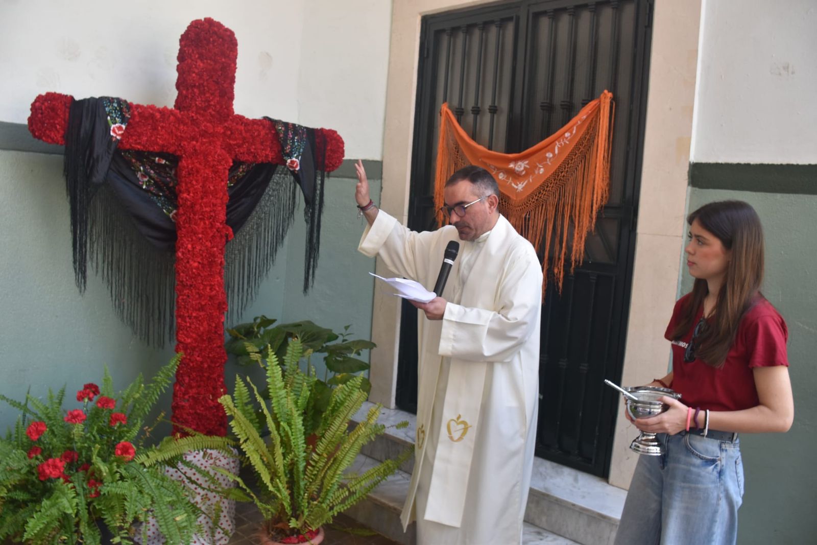 El Colegio de San Agustín disfruta de una feliz jornada solidaria con su Cruz de Mayo