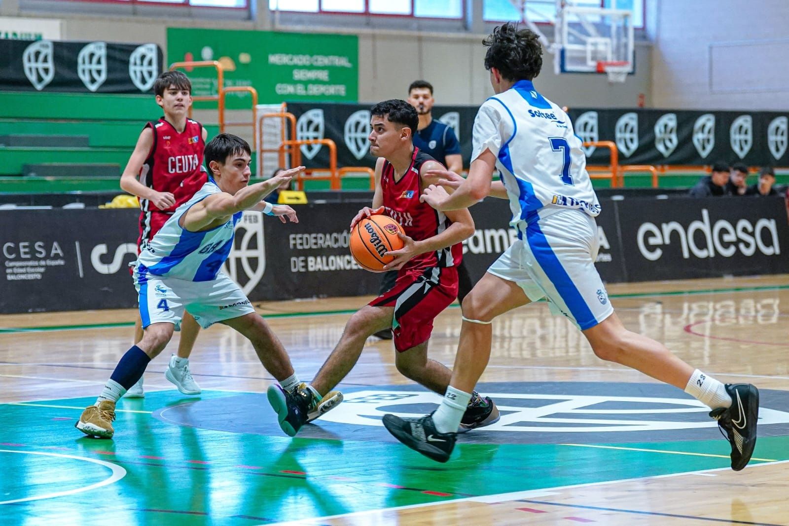 El CB Camoens refuerza su apuesta por la cantera tras su participación en el Nacional Infantil y Cadete de Zaragoza