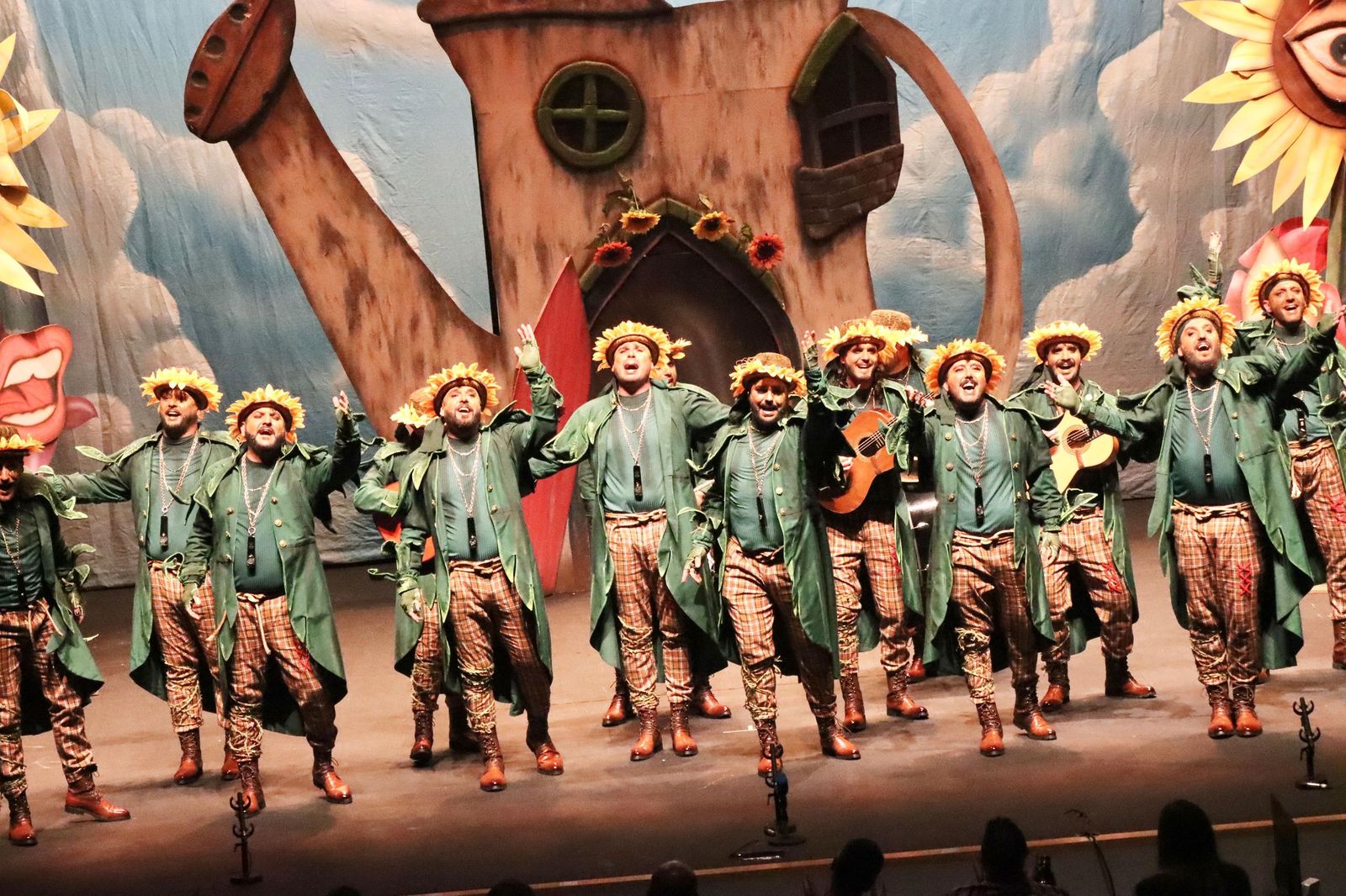 ‘La Hipócrita’ arrasa en el Revellín y pone al público en pie