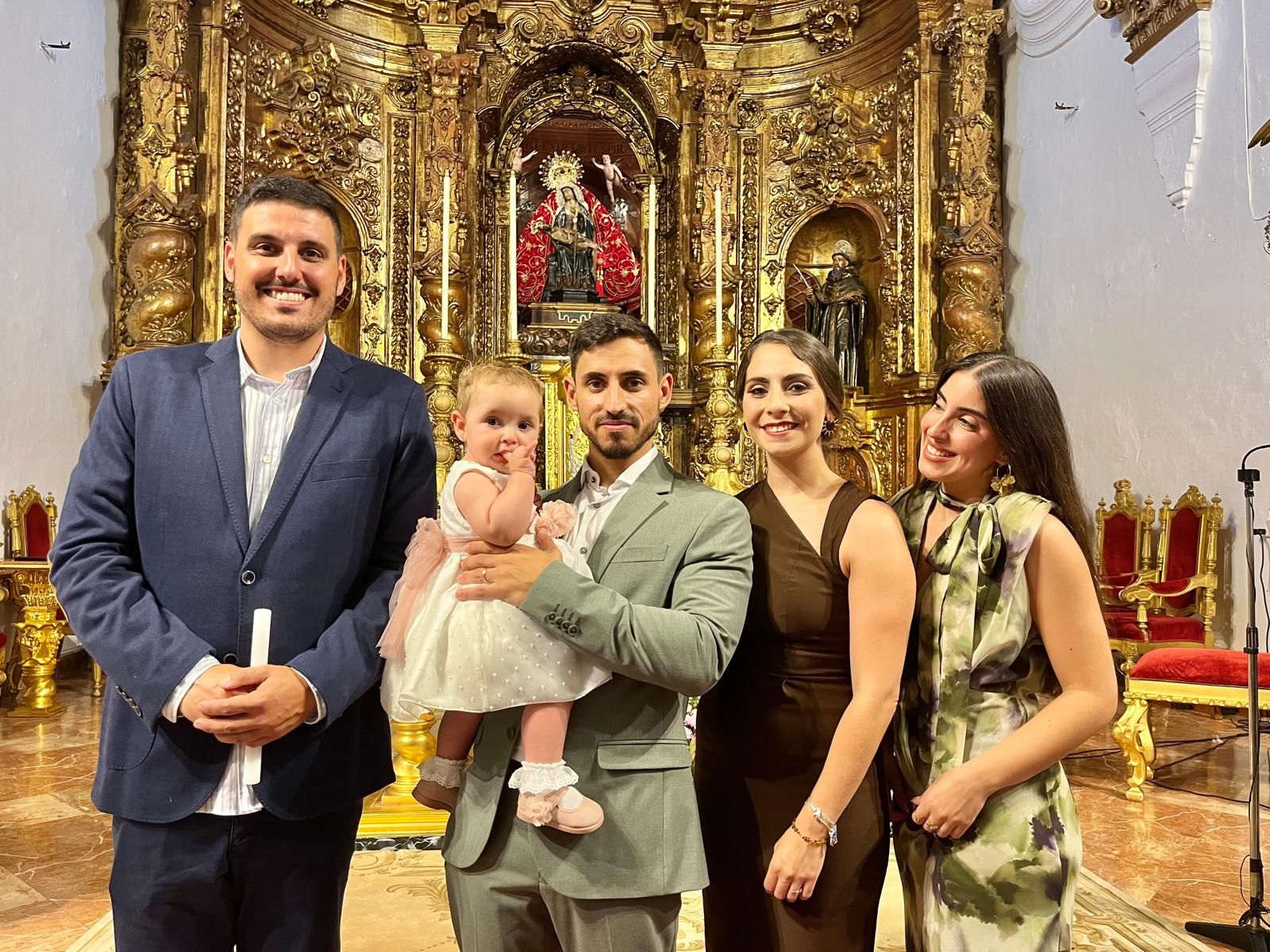 Gabriela, Manuel y Jimena reciben el Sacramento del Bautismo en el Santuario