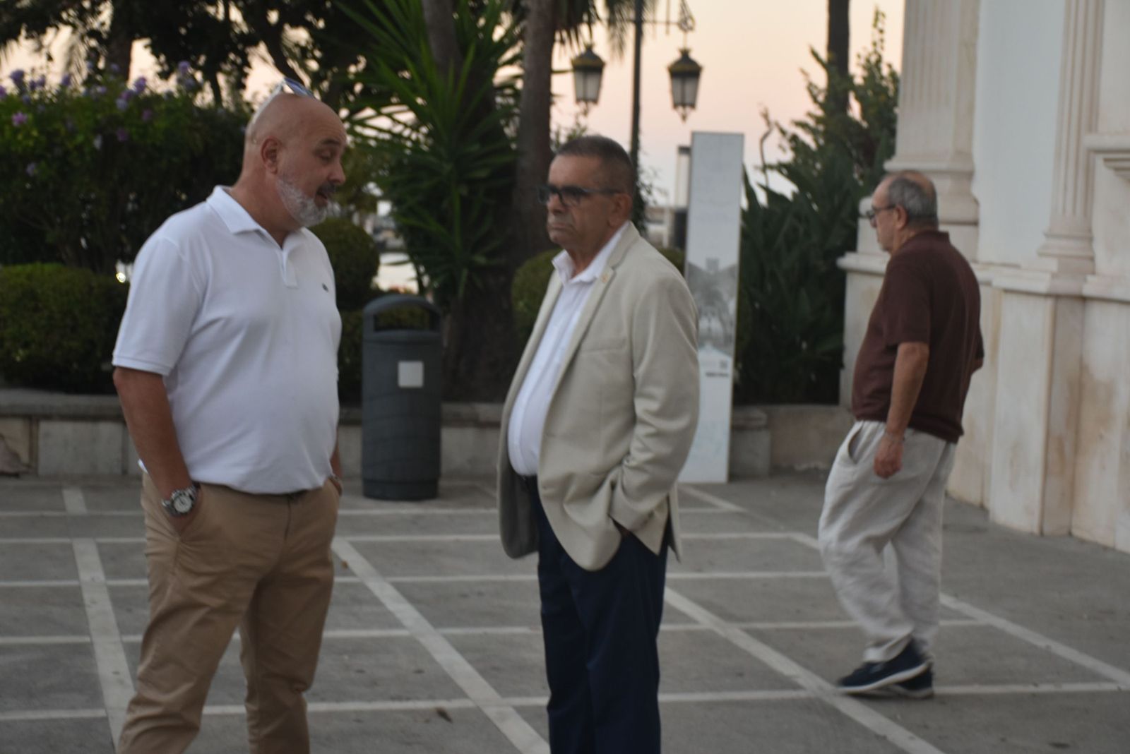 Ofrenda a la patrona y plegaria en Sidi Embarek