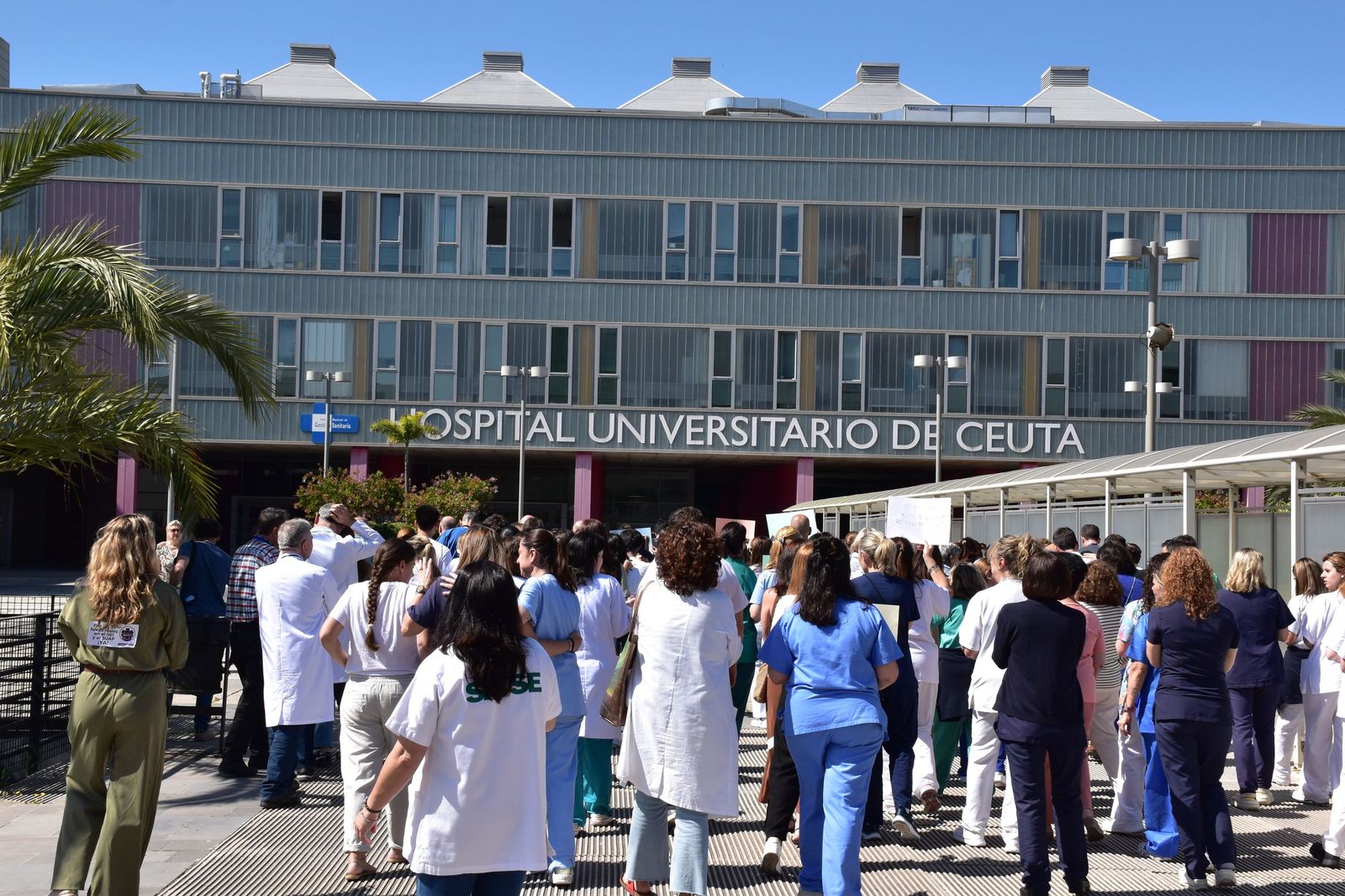Manifestación convocada por la Junta de Personal del INGESA en el HUCE contra el modelo de jornada de 35 horas