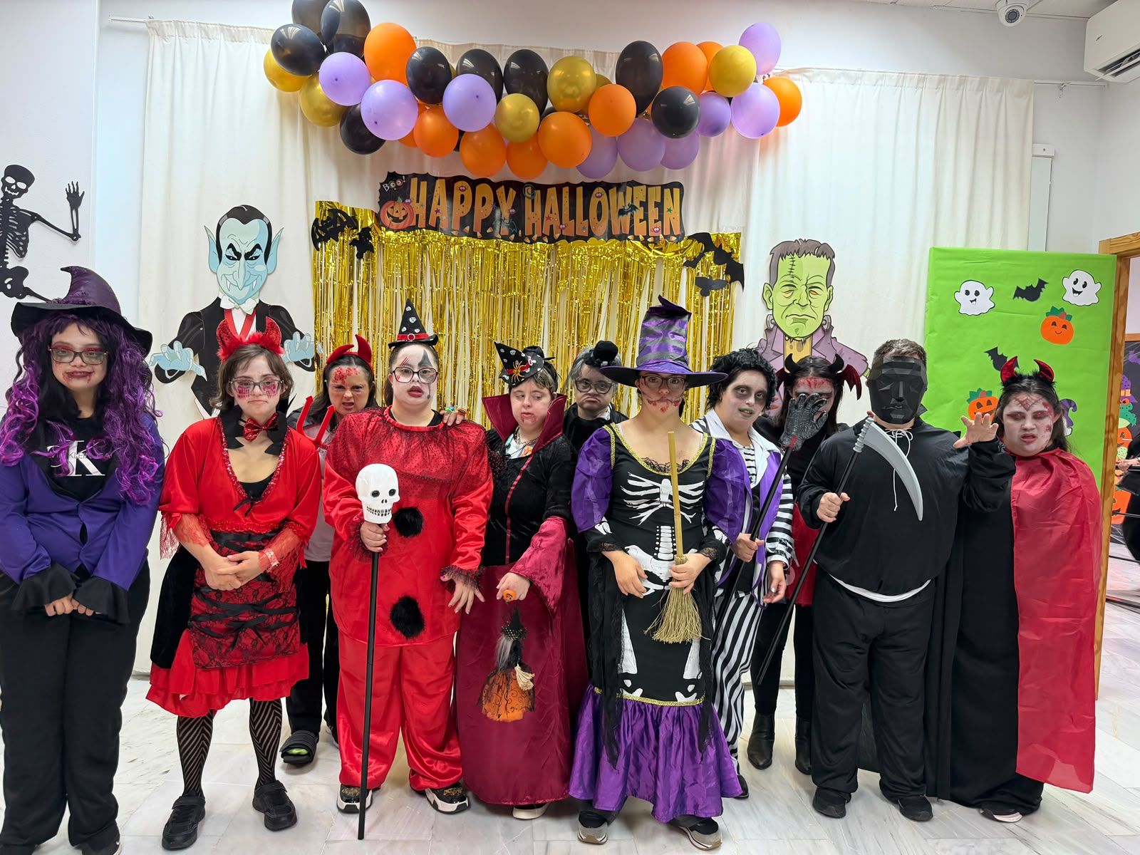 Los adultos de Down Ceuta toman el relevo en Halloween con una fiesta llena de alegría y diversión