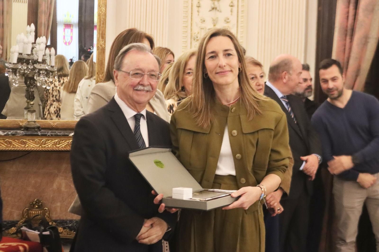 Acto de entrega de reconocimientos por el Día del Funcionario en el Salón del Trono