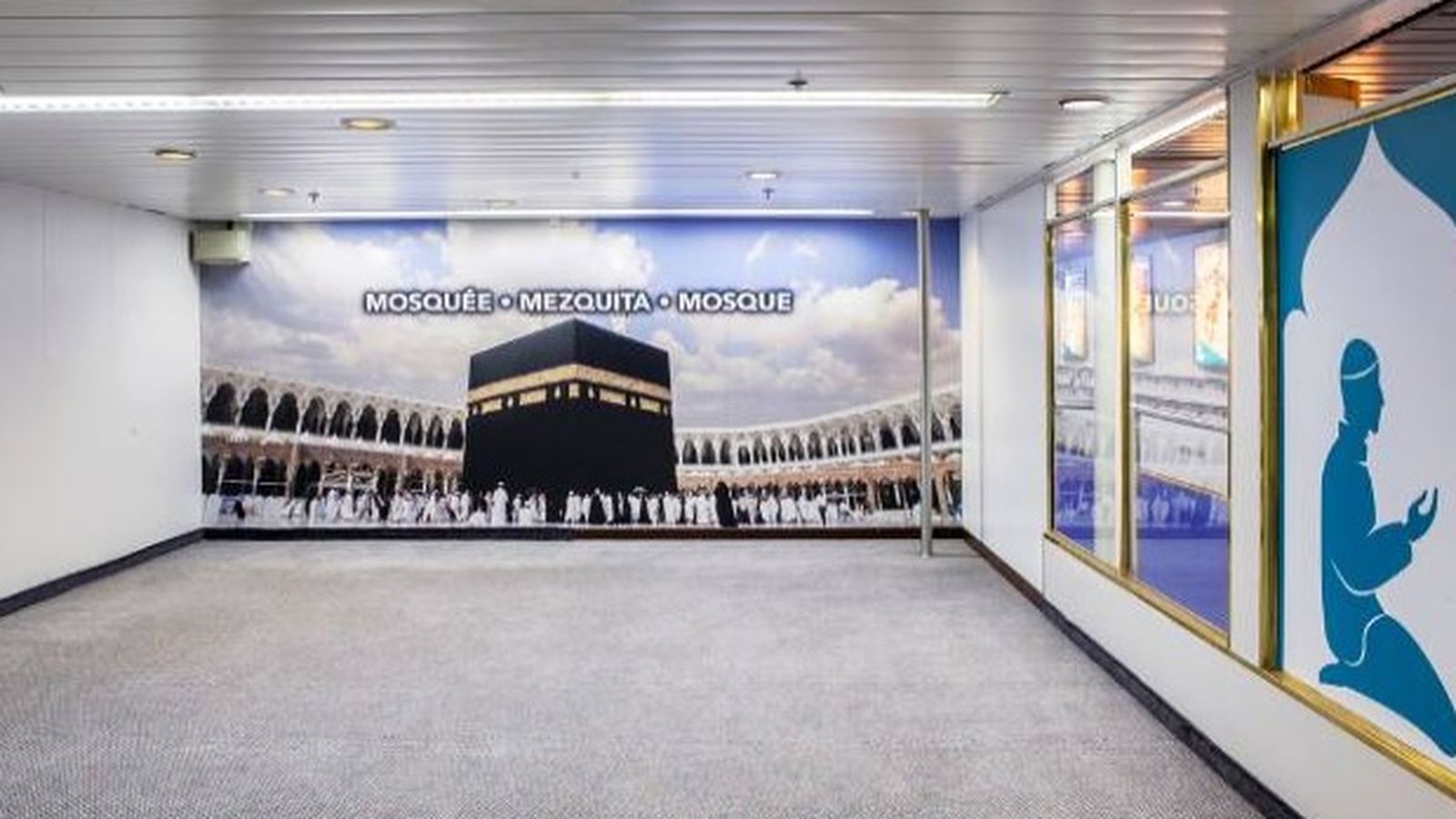 Una sala de rezos en el buque