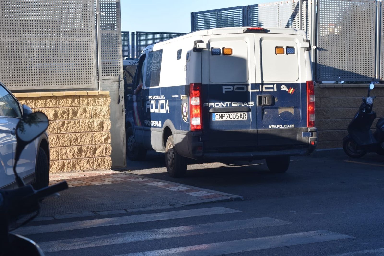 FOTOGALERÍA | El traslado de los 15 detenidos en la Operación Roble hasta los Juzgados de Ceuta FOTOGALERÍA | El traslado de los 15 detenidos en la Operación Roble hasta los Juzgados de Ceuta