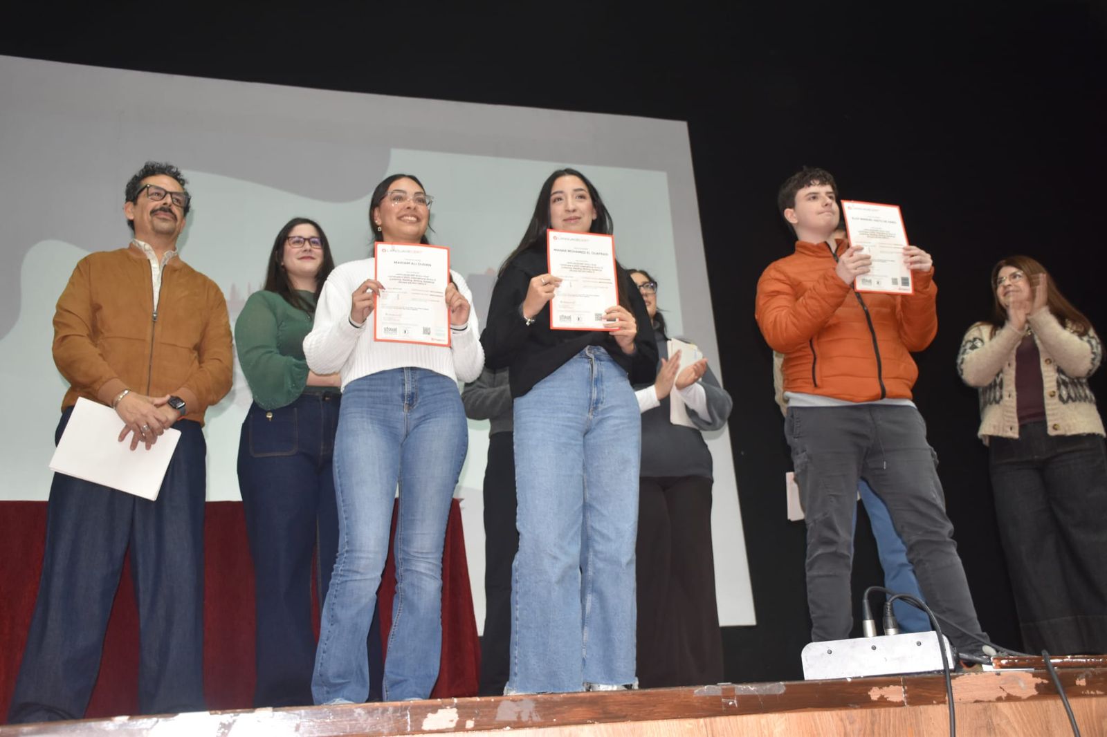 Las academias Art Factory y Big Ben entregan los certificados de inglés a su alumnado
