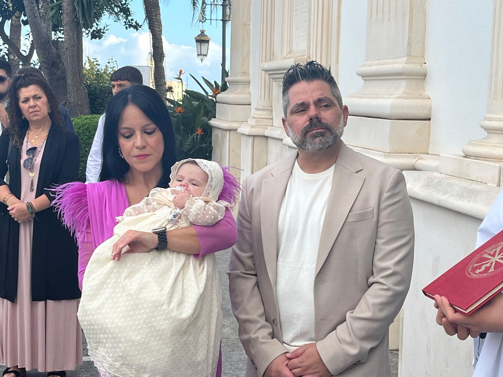 FOTOGALERÍA | Judith e Izan reciben el Sacramento del Bautismo en Nuestra Señora de África