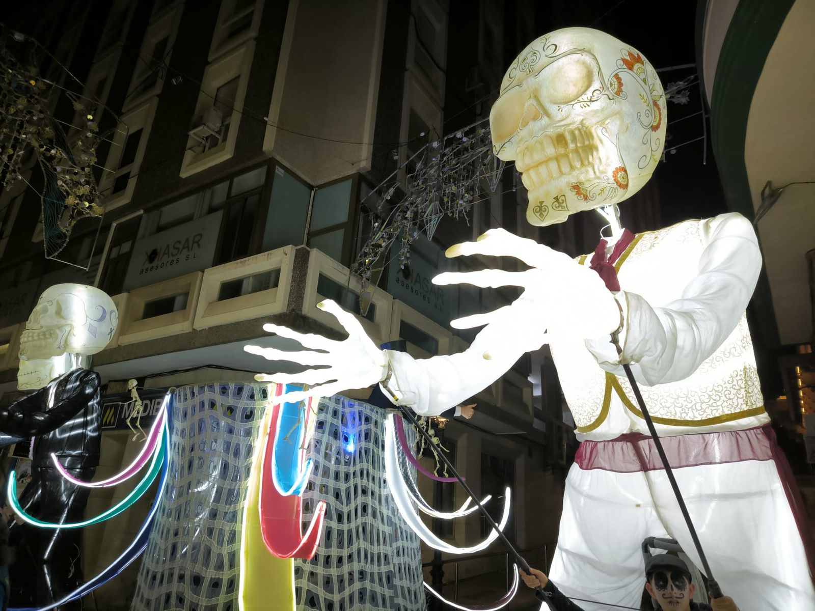 Ceuta se llena de huesos y risas en un Halloween de miedo Ceuta se llena de huesos y risas en un Halloween de risas