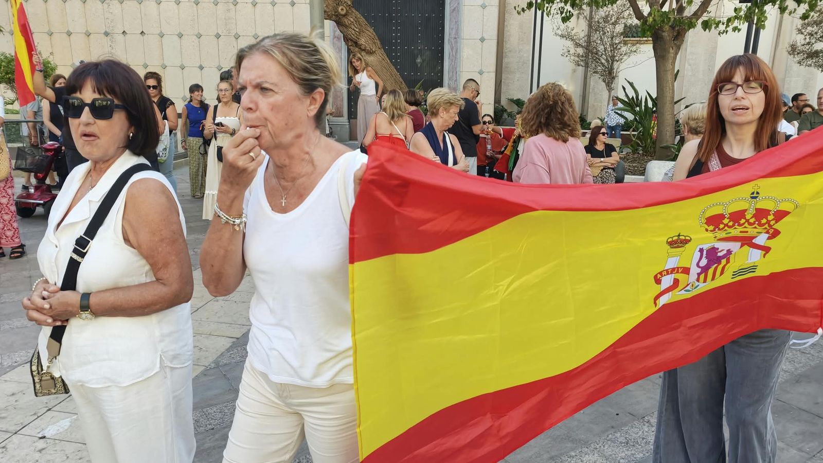 Movilización ciudadana en Plaza de los Reyes contra la gestión que el Gobierno nacional hace de la crisis migratoria