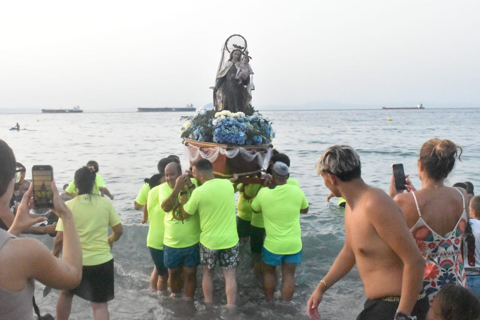 La Virgen del Carmen del Puerto encandila la barriada de Villajovita