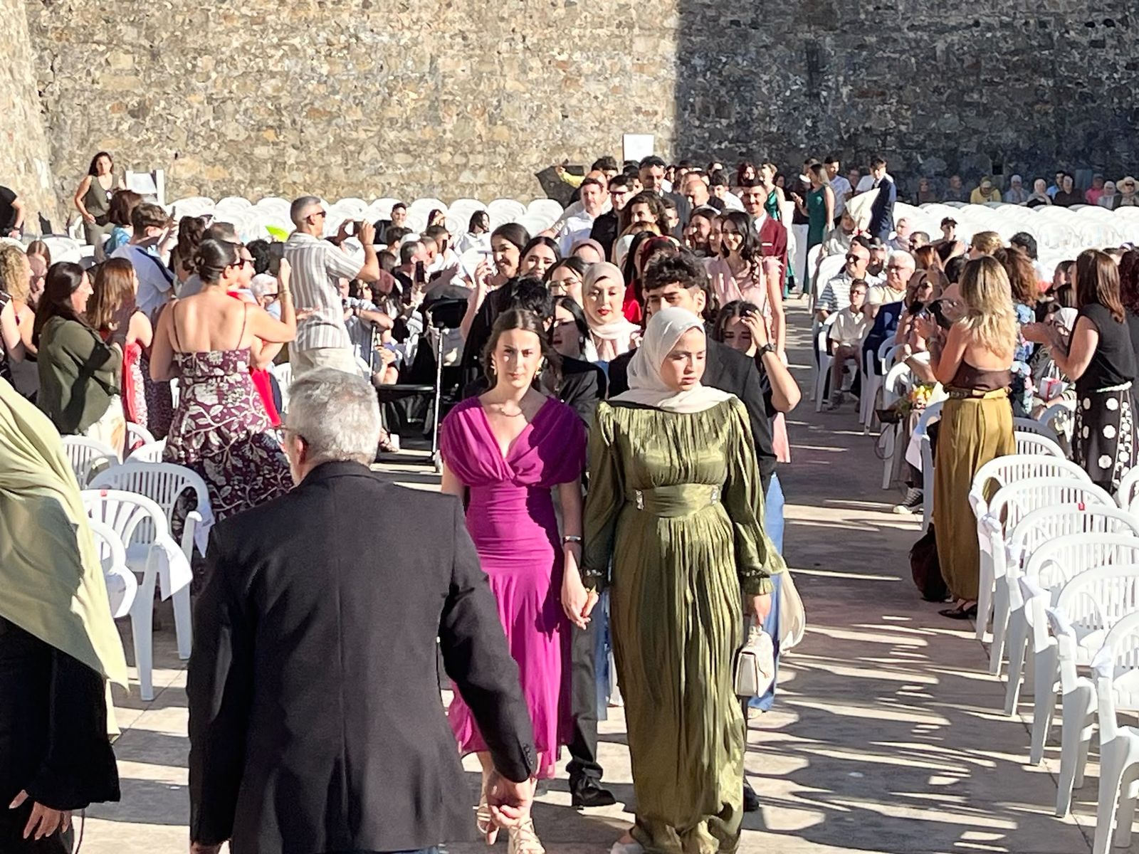 El Almina celebra un multitudinario acto de graduación de 300 alumnos